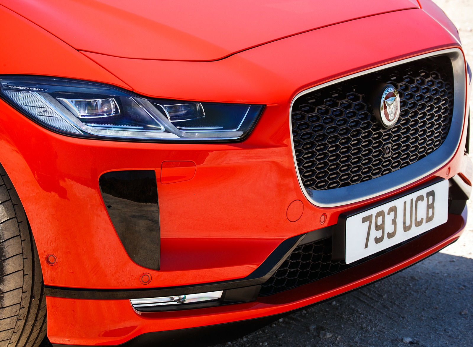 2019 Jaguar I-PACE EV400 AWD HSE First Edition (Color: Photon Red) Grill Wallpapers #68 of 192