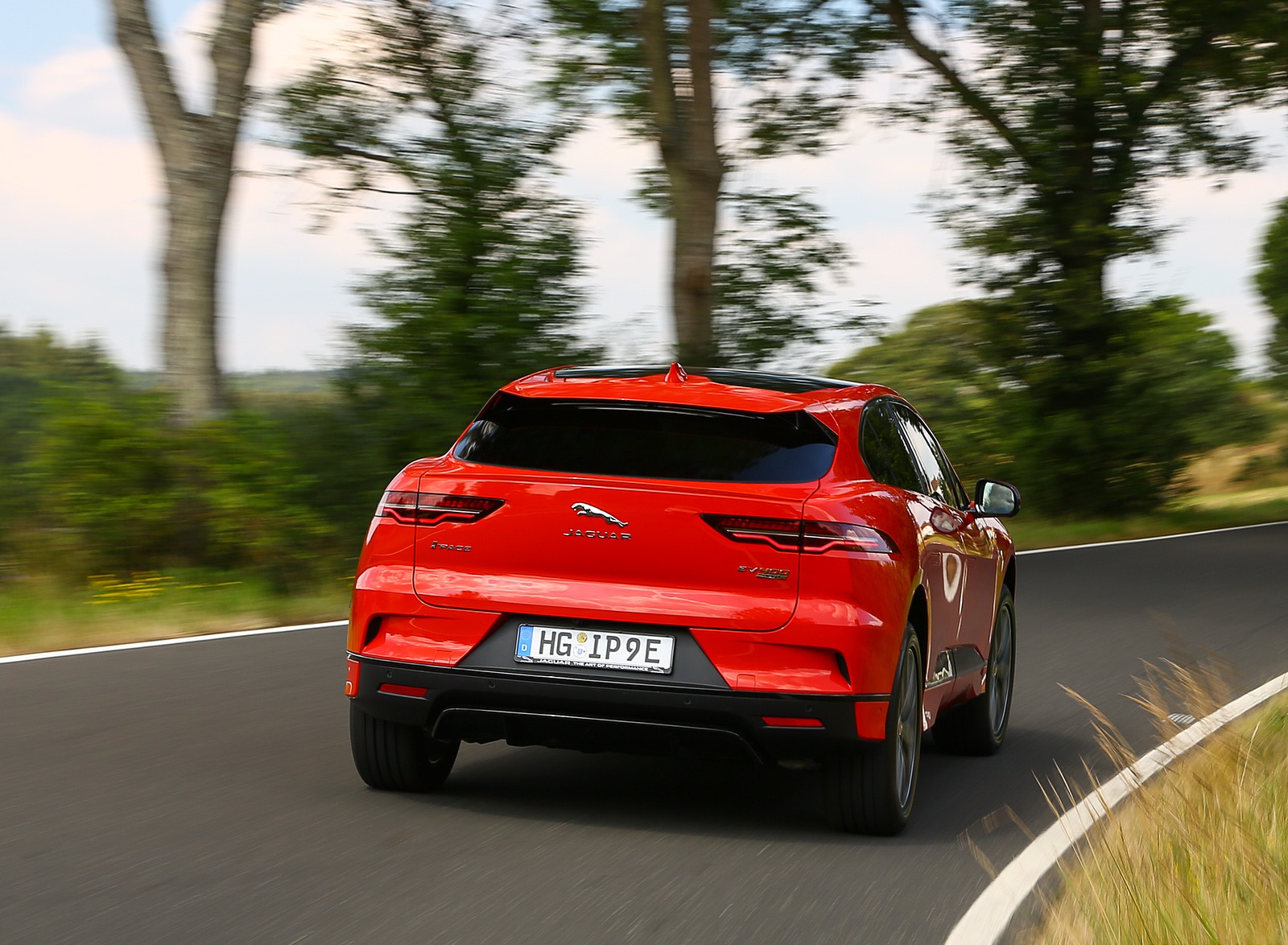 2019 Jaguar I-PACE EV400 AWD HSE First Edition (Color: Photon Red) Rear Wallpapers #8 of 192