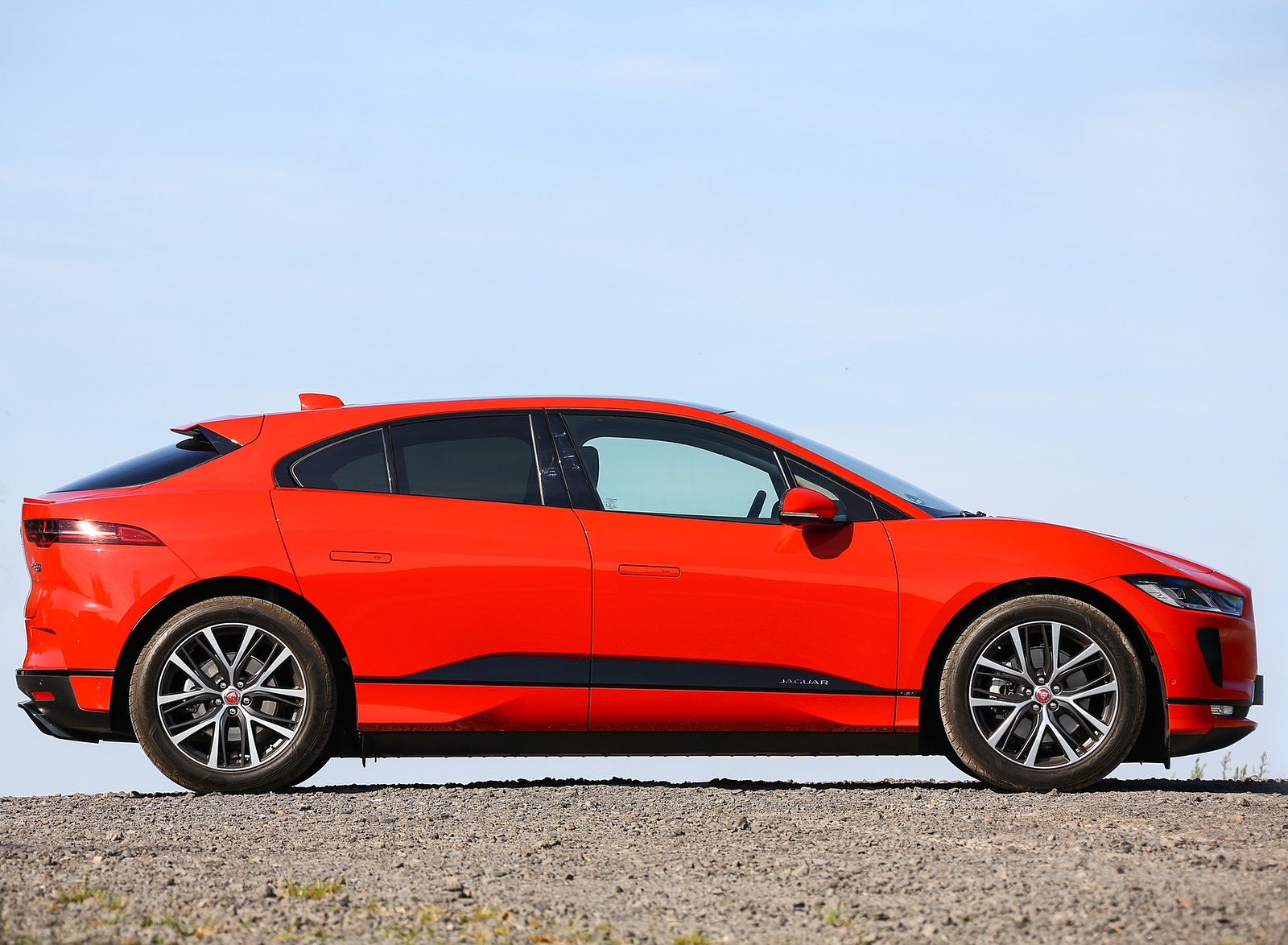 2019 Jaguar I-PACE EV400 AWD HSE First Edition (Color: Photon Red) Side Wallpapers #63 of 192