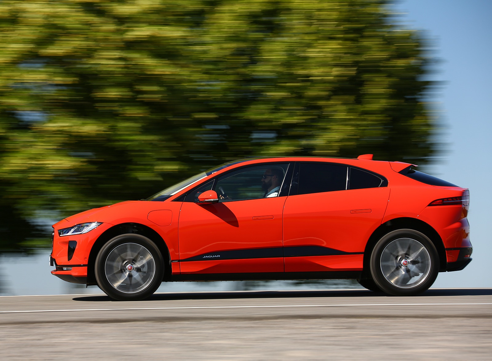 2019 Jaguar I-PACE EV400 AWD HSE First Edition (Color: Photon Red) Side Wallpapers #34 of 192