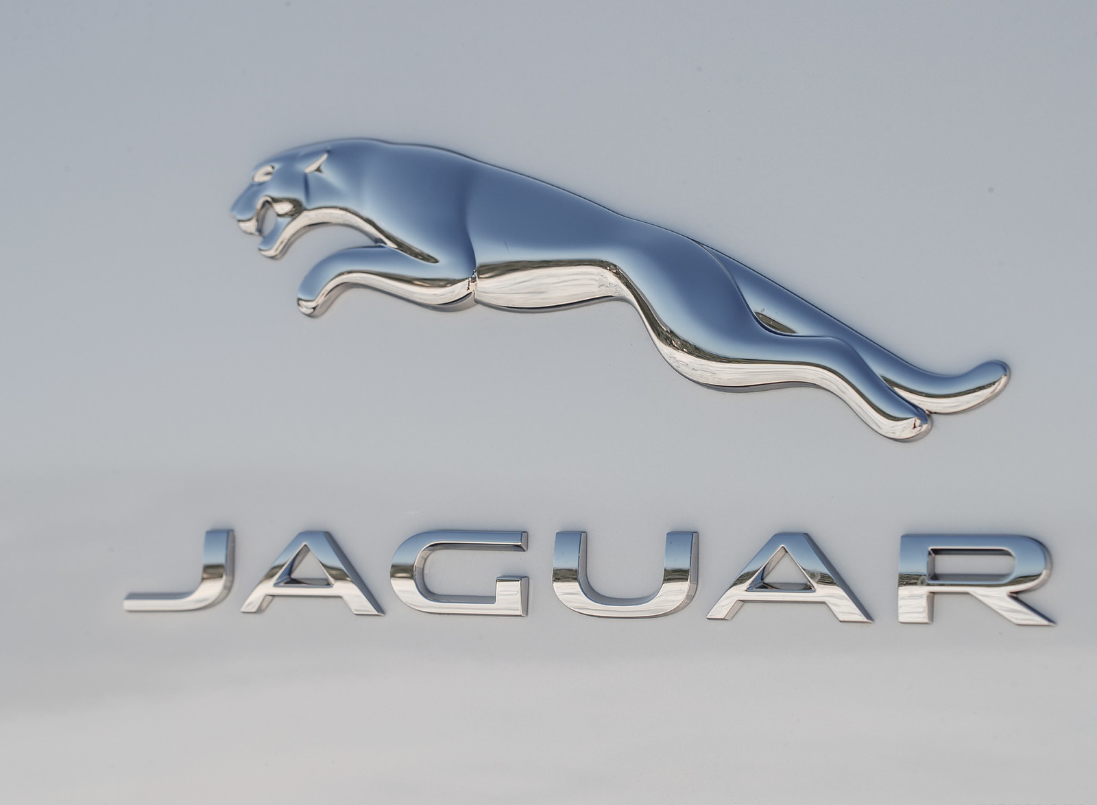 2019 Jaguar I-PACE EV400 AWD S (Color: Yulong White) Badge Wallpapers #182 of 192