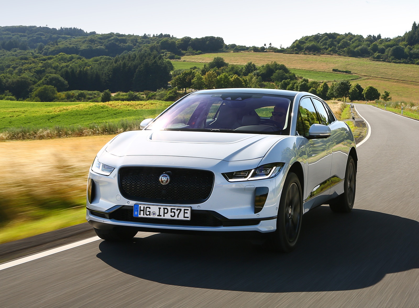 2019 Jaguar I-PACE EV400 AWD S (Color: Yulong White) Front Wallpapers #161 of 192