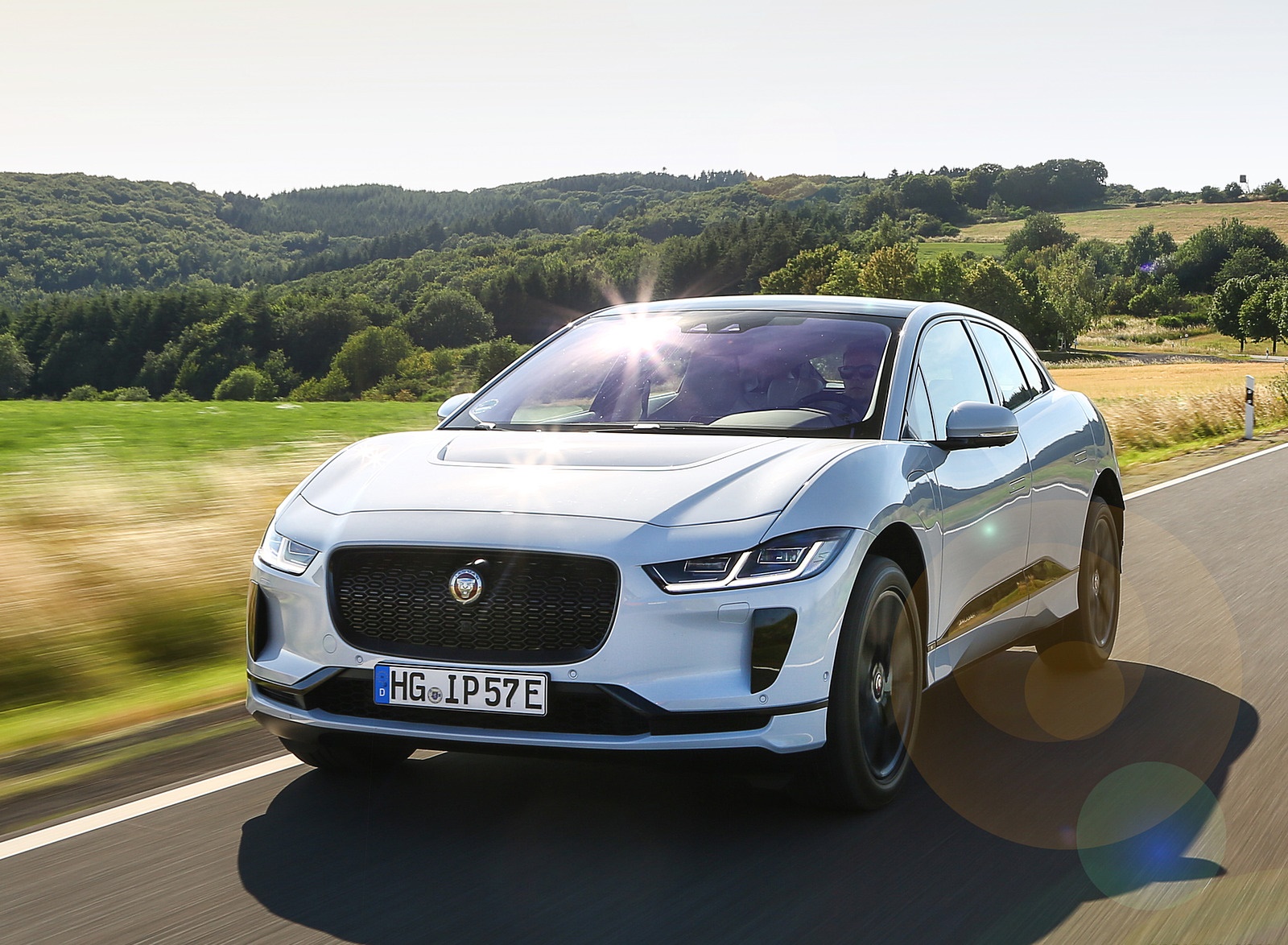 2019 Jaguar I-PACE EV400 AWD S (Color: Yulong White) Front Wallpapers #169 of 192