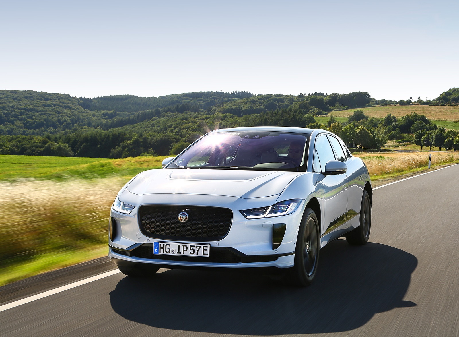 2019 Jaguar I-PACE EV400 AWD S (Color: Yulong White) Front Wallpapers #162 of 192