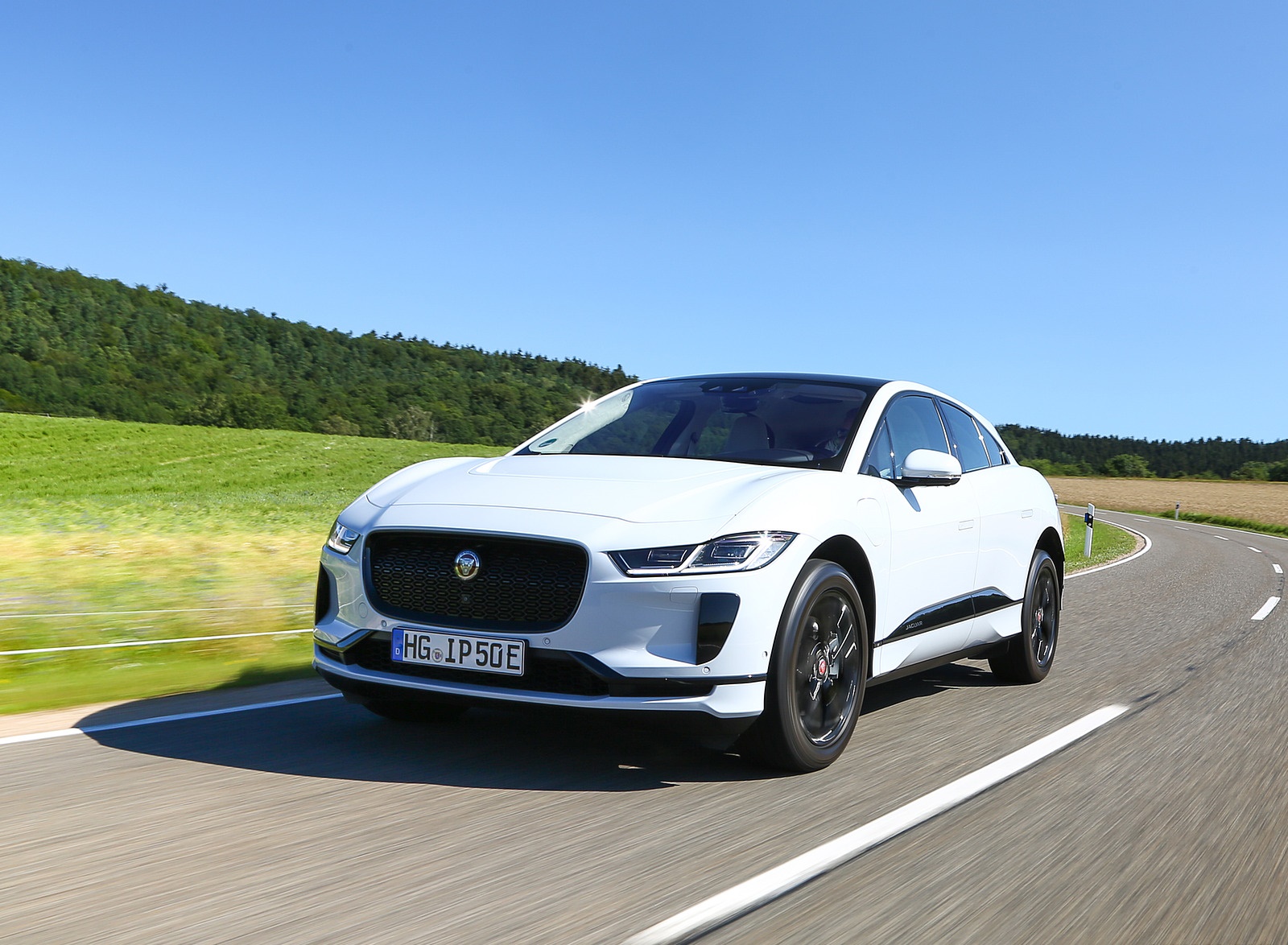 2019 Jaguar I-PACE EV400 AWD S (Color: Yulong White) Front Wallpapers #170 of 192