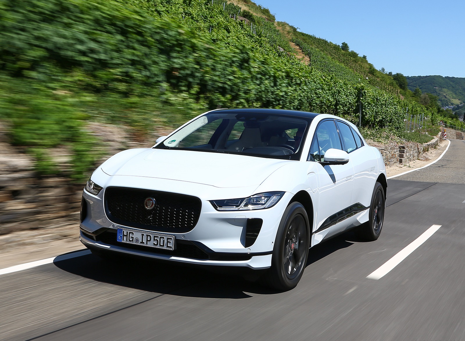 2019 Jaguar I-PACE EV400 AWD S (Color: Yulong White) Front Wallpapers #163 of 192