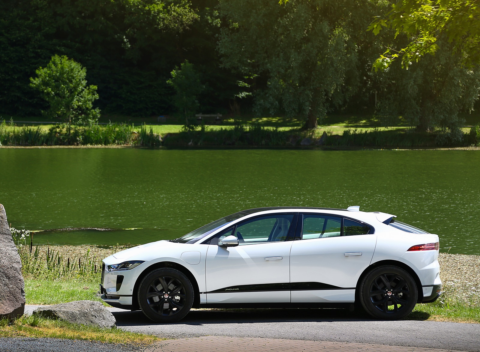 2019 Jaguar I-PACE EV400 AWD S (Color: Yulong White) Side Wallpapers #180 of 192
