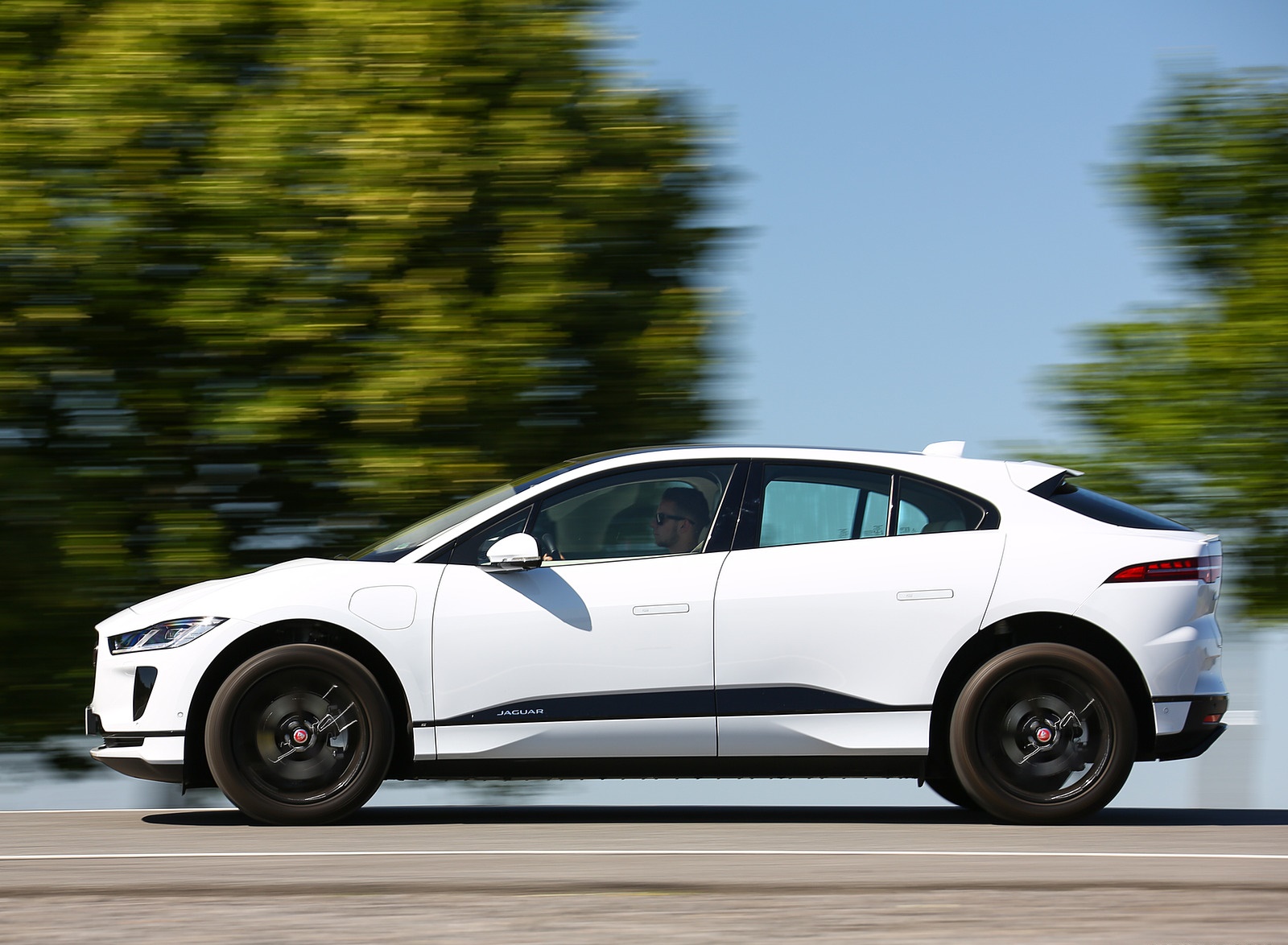 2019 Jaguar I-PACE EV400 AWD S (Color: Yulong White) Side Wallpapers #172 of 192