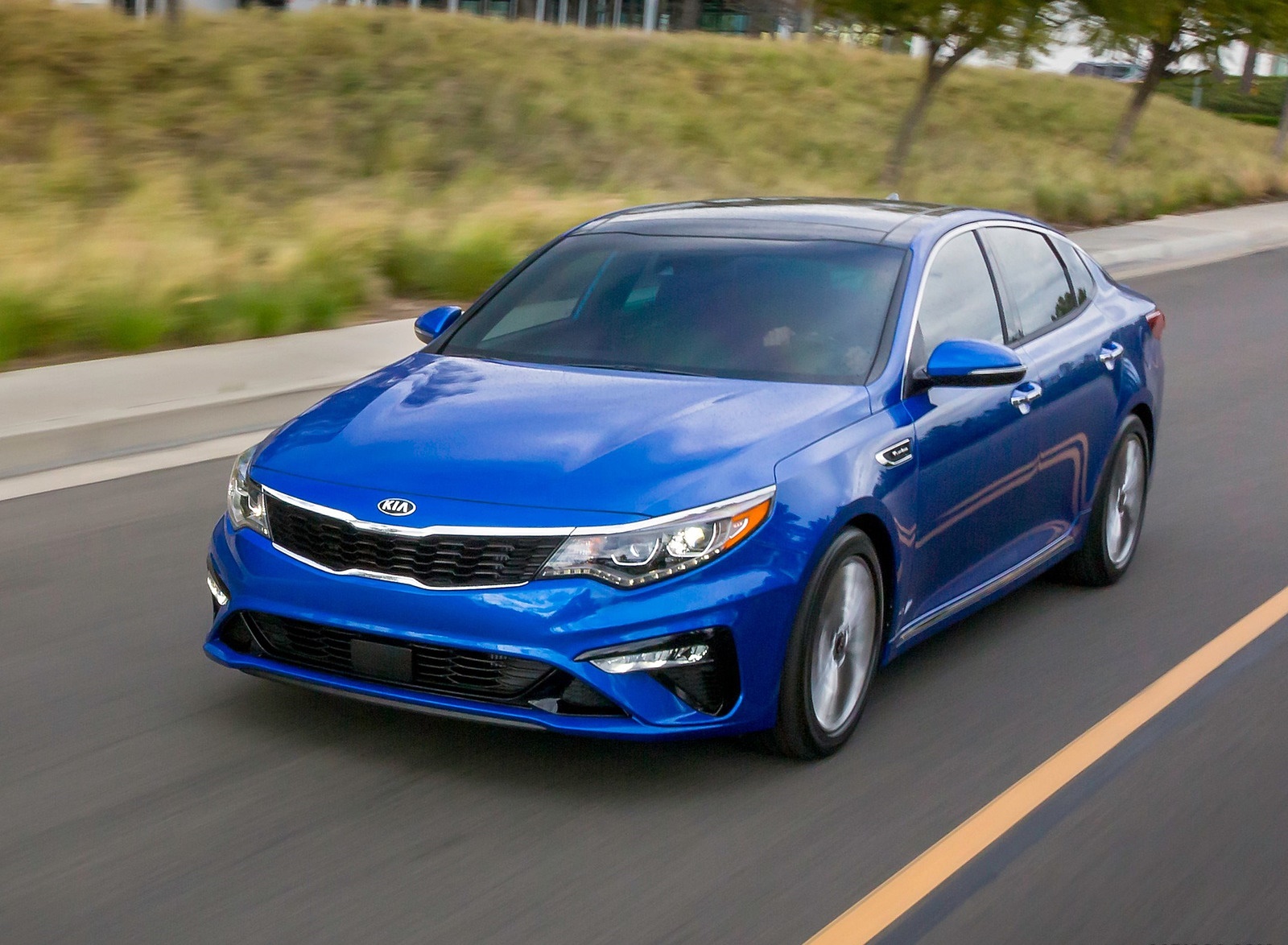 2019 Kia Optima Front Three-Quarter Wallpapers (4)