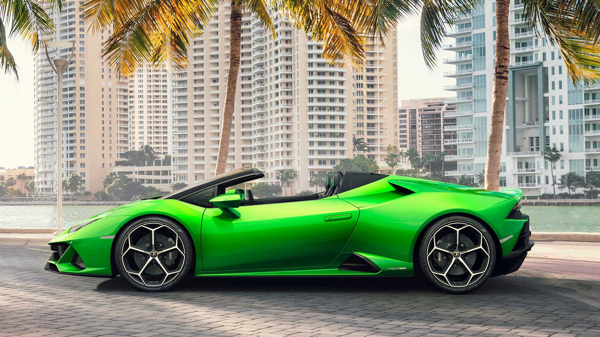 2019 Lamborghini Huracán EVO Spyder Side Wallpapers (10)