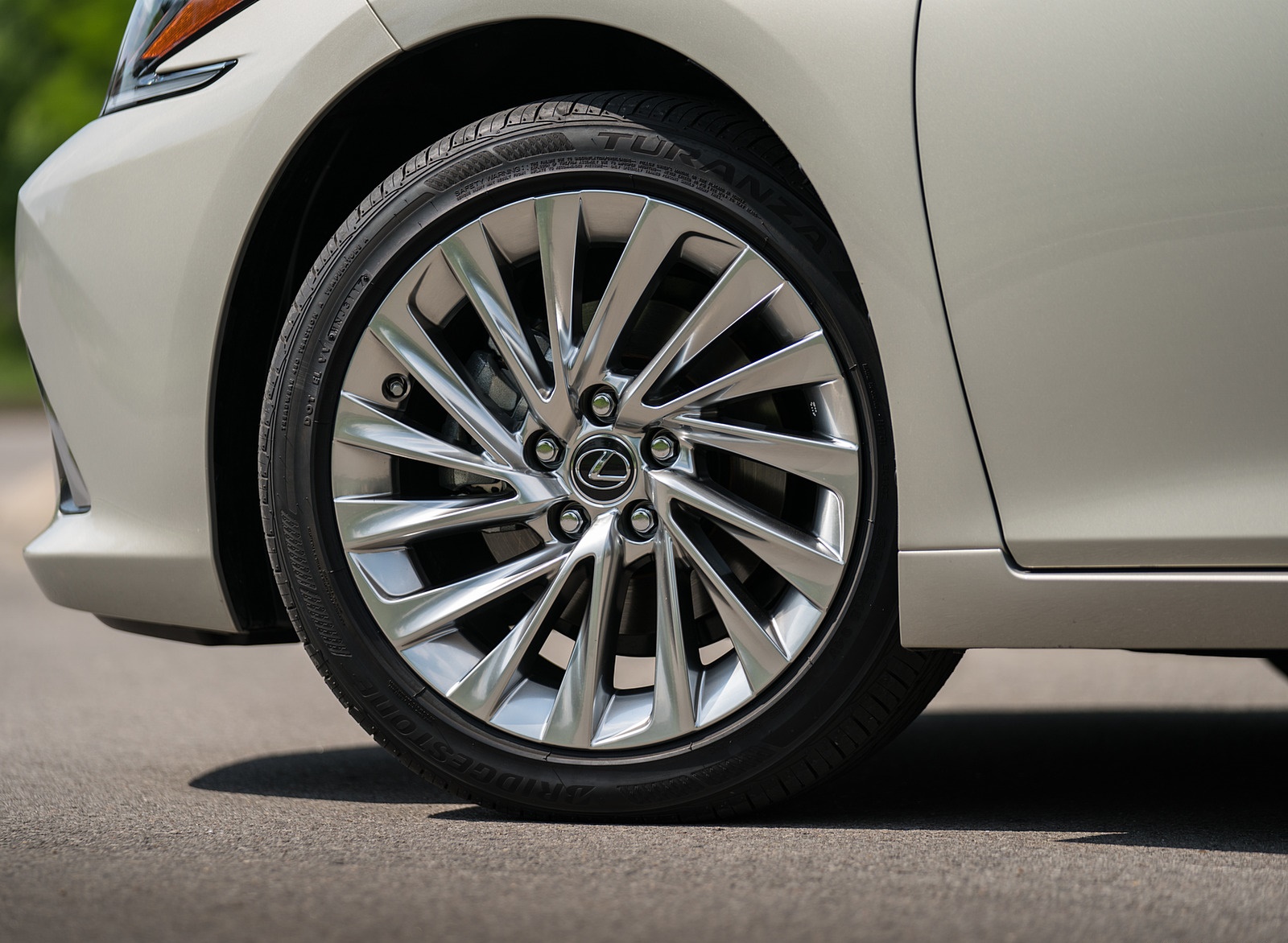 2019 Lexus ES 300h Wheel Wallpapers #69 of 75