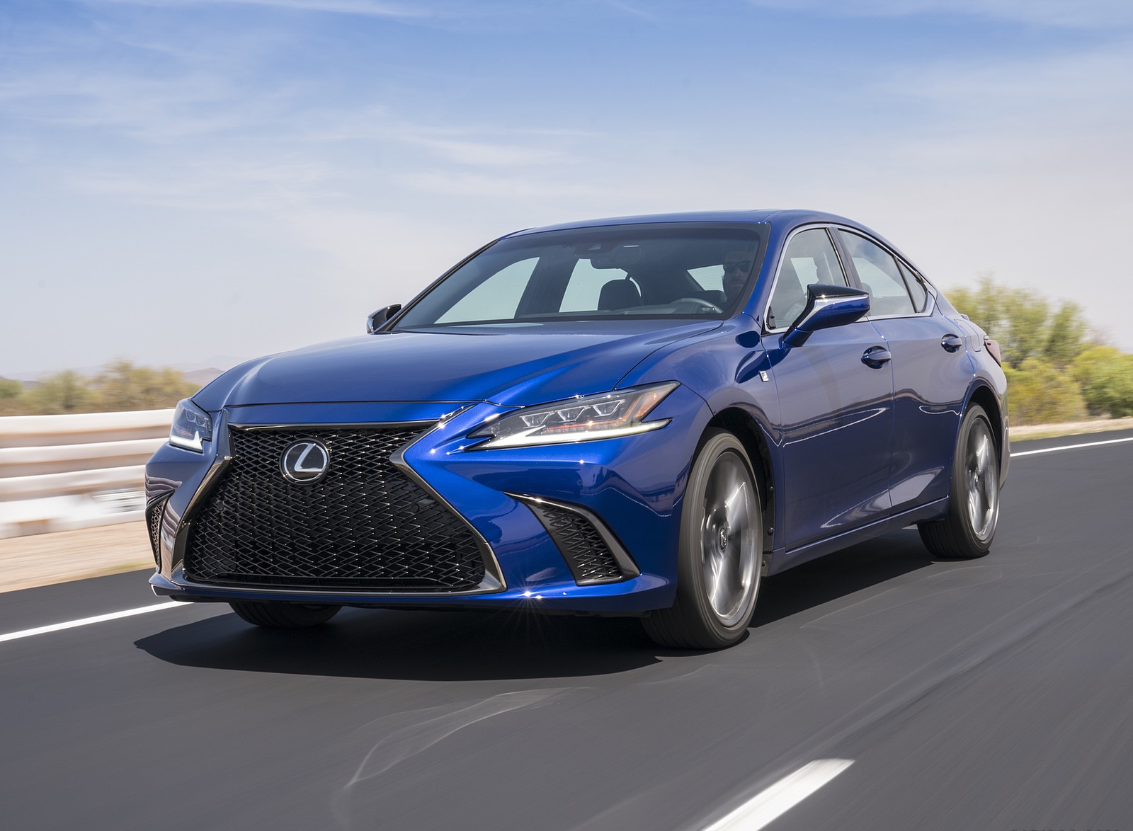 2019 Lexus ES 350 F-Sport Front Three-Quarter Wallpapers (1)