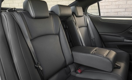 2019 Lexus ES 350 F-Sport Interior Rear Seats Wallpapers 450x275 (27)