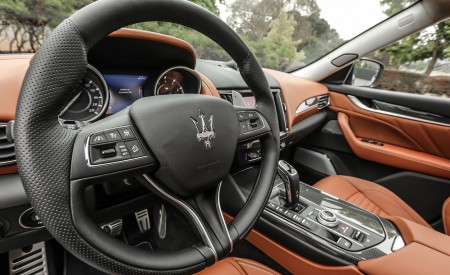 2019 Maserati Levante Trofeo Interior Steering Wheel Wallpapers 450x275 (63)