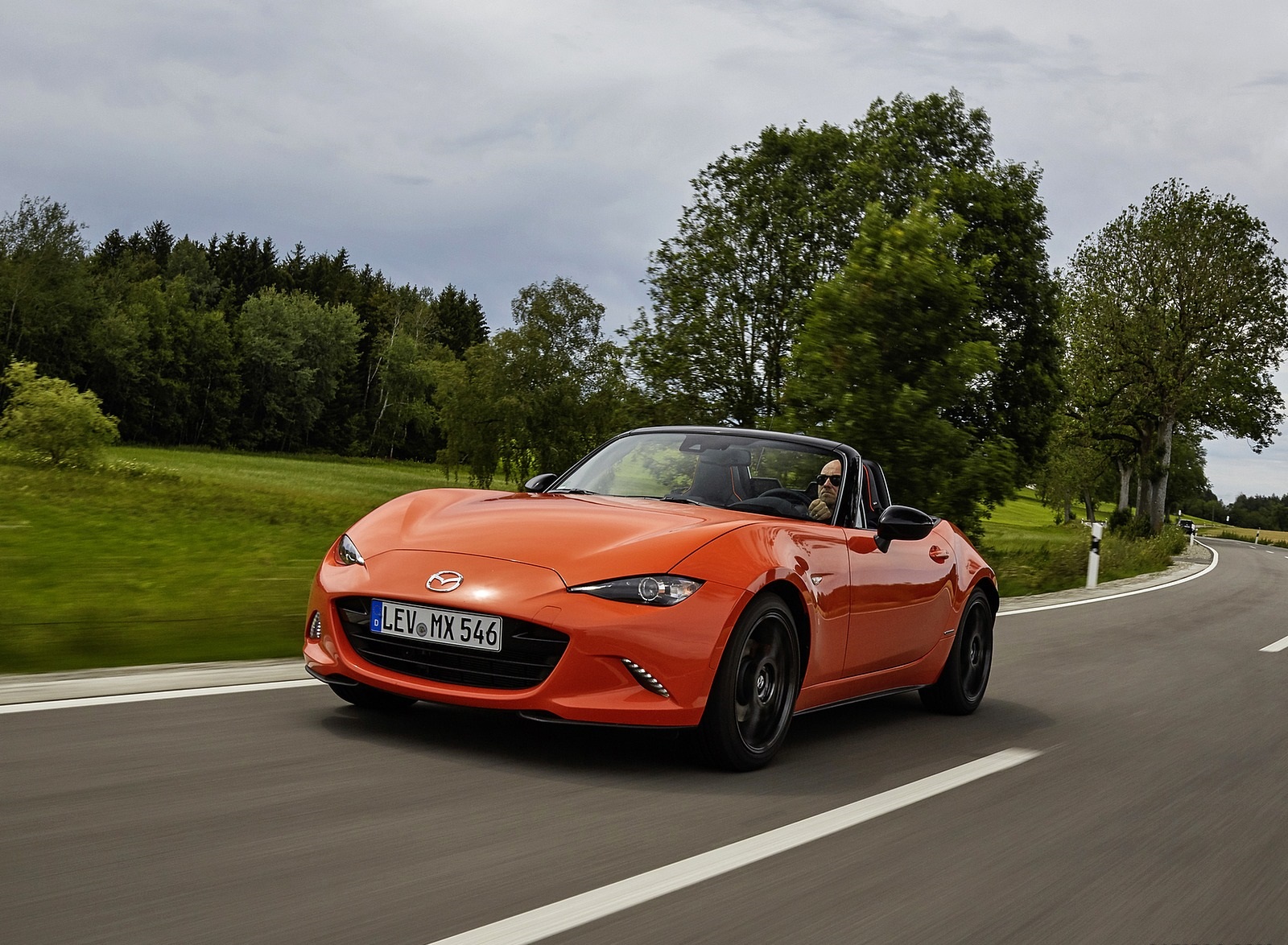 2019 Mazda MX-5 Miata 30th Anniversary Edition Front Three-Quarter Wallpapers #9 of 87