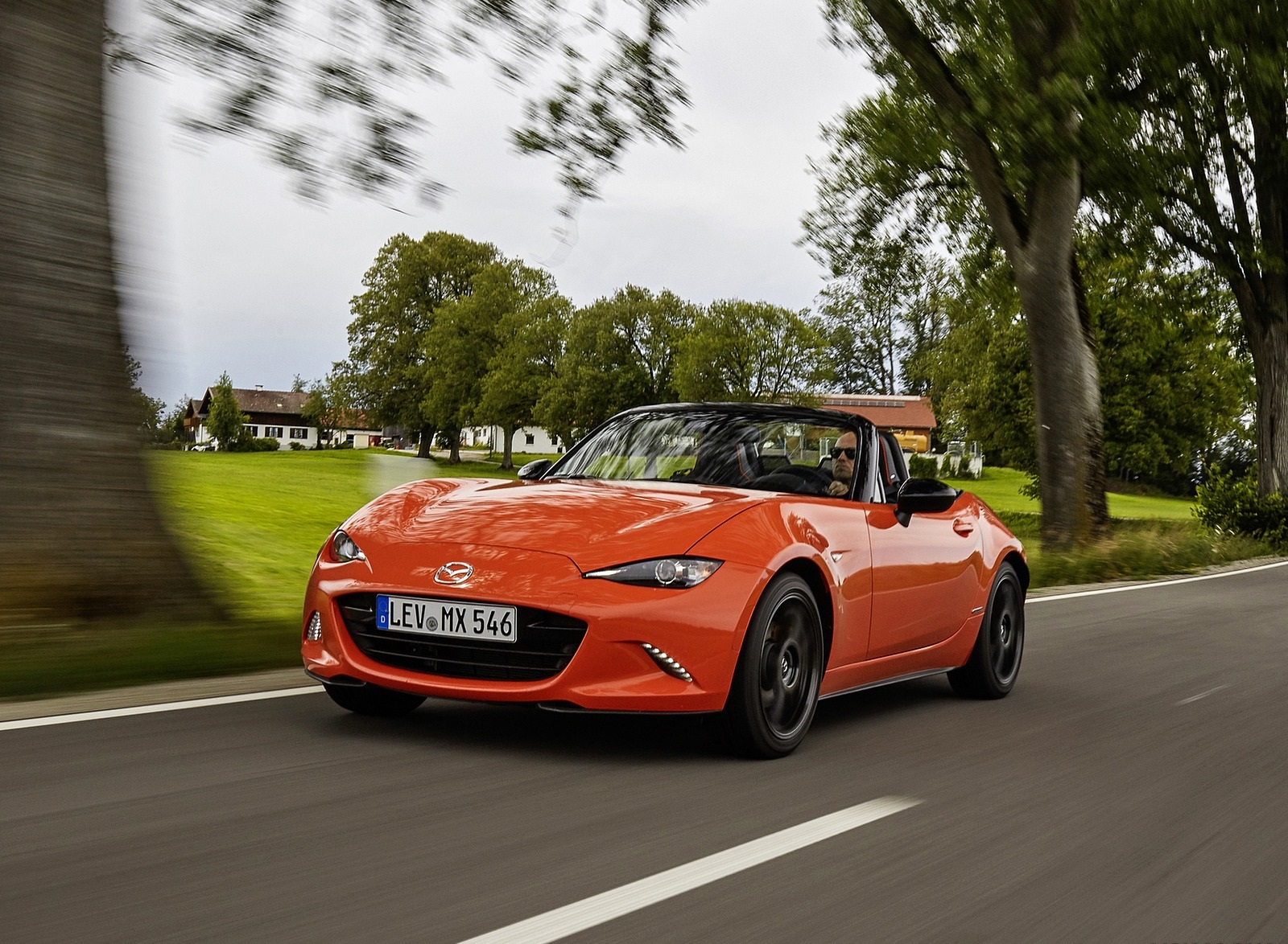 2019 Mazda MX-5 Miata 30th Anniversary Edition Front Three-Quarter Wallpapers (3)