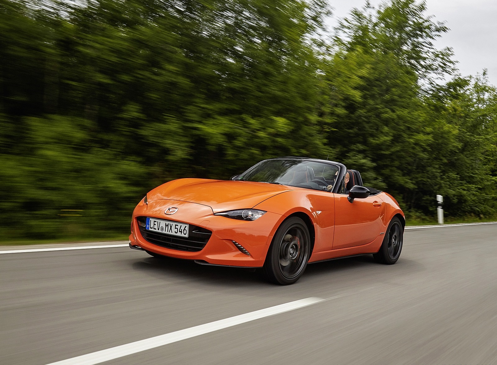 2019 Mazda MX-5 Miata 30th Anniversary Edition Front Three-Quarter Wallpapers #14 of 87