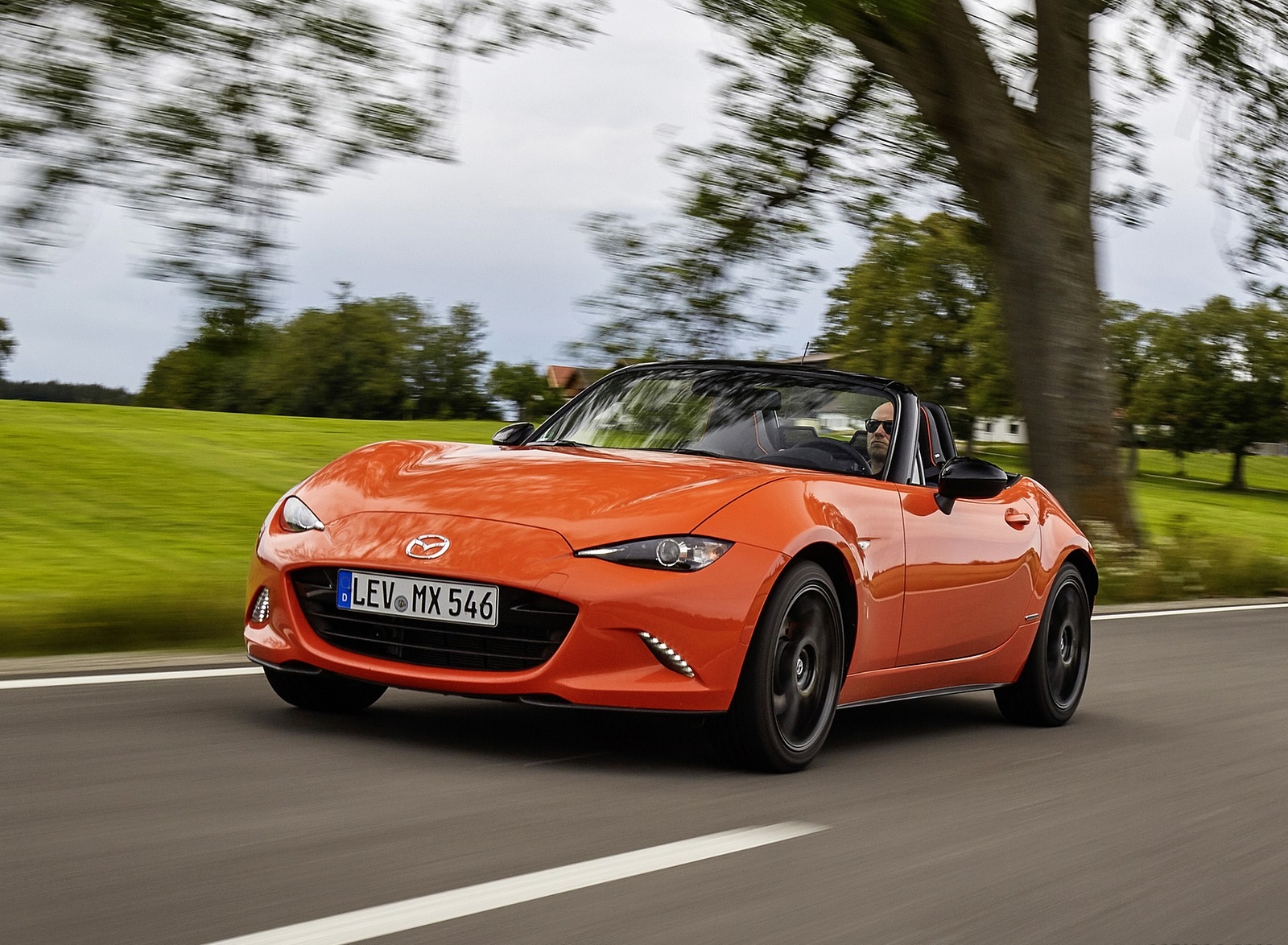 2019 Mazda MX-5 Miata 30th Anniversary Edition Front Three-Quarter Wallpapers #4 of 87