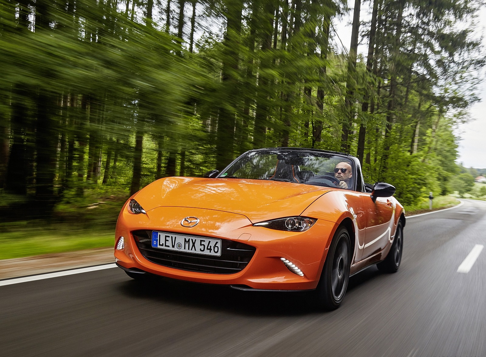 2019 Mazda MX-5 Miata 30th Anniversary Edition Front Three-Quarter Wallpapers #6 of 87