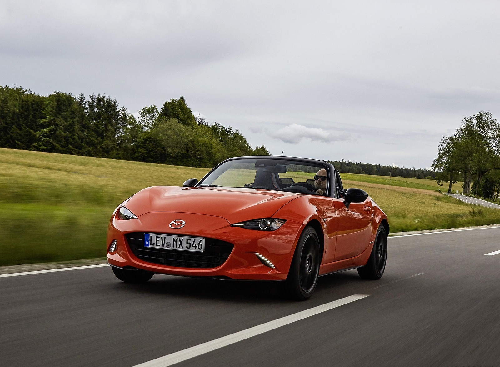 2019 Mazda MX-5 Miata 30th Anniversary Edition Front Three-Quarter Wallpapers (7)