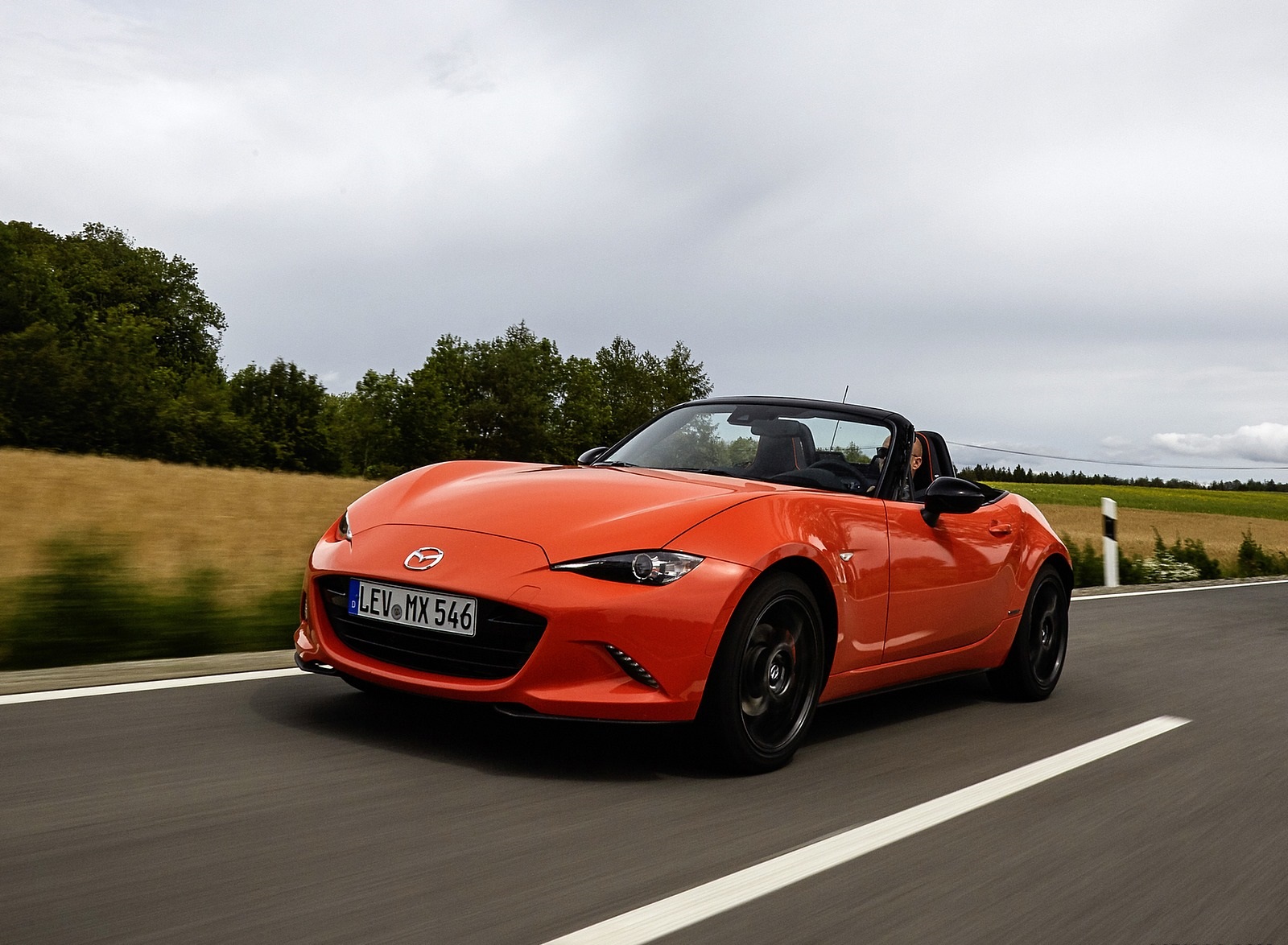 2019 Mazda MX-5 Miata 30th Anniversary Edition Front Three-Quarter Wallpapers (2)