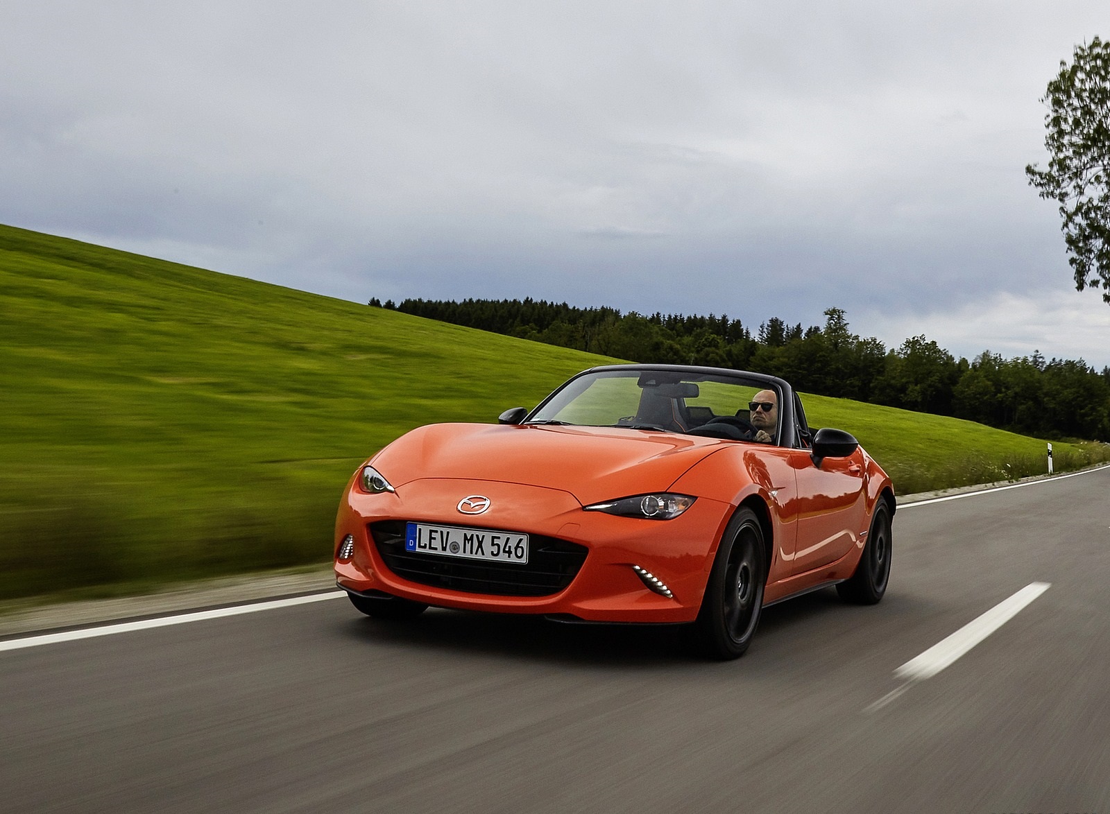 2019 Mazda MX-5 Miata 30th Anniversary Edition Front Three-Quarter Wallpapers #10 of 87