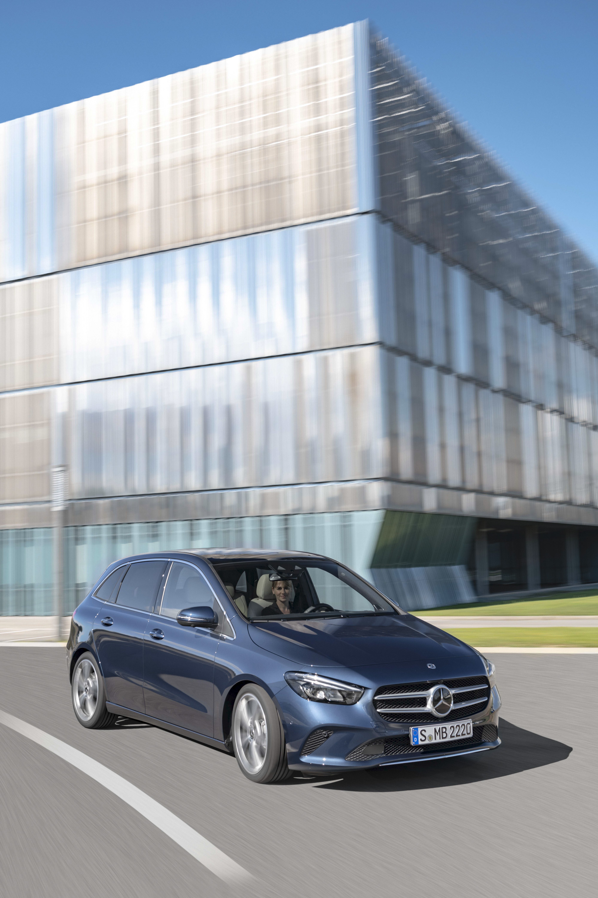 2019 Mercedes-Benz B-Class Front Three-Quarter Wallpapers #23 of 54