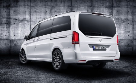 2019 Mercedes-Benz V-Class AMG Line (Color Mountain Crystal White Metallic) Rear Three-Quarter Wallpapers 450x275 (69)