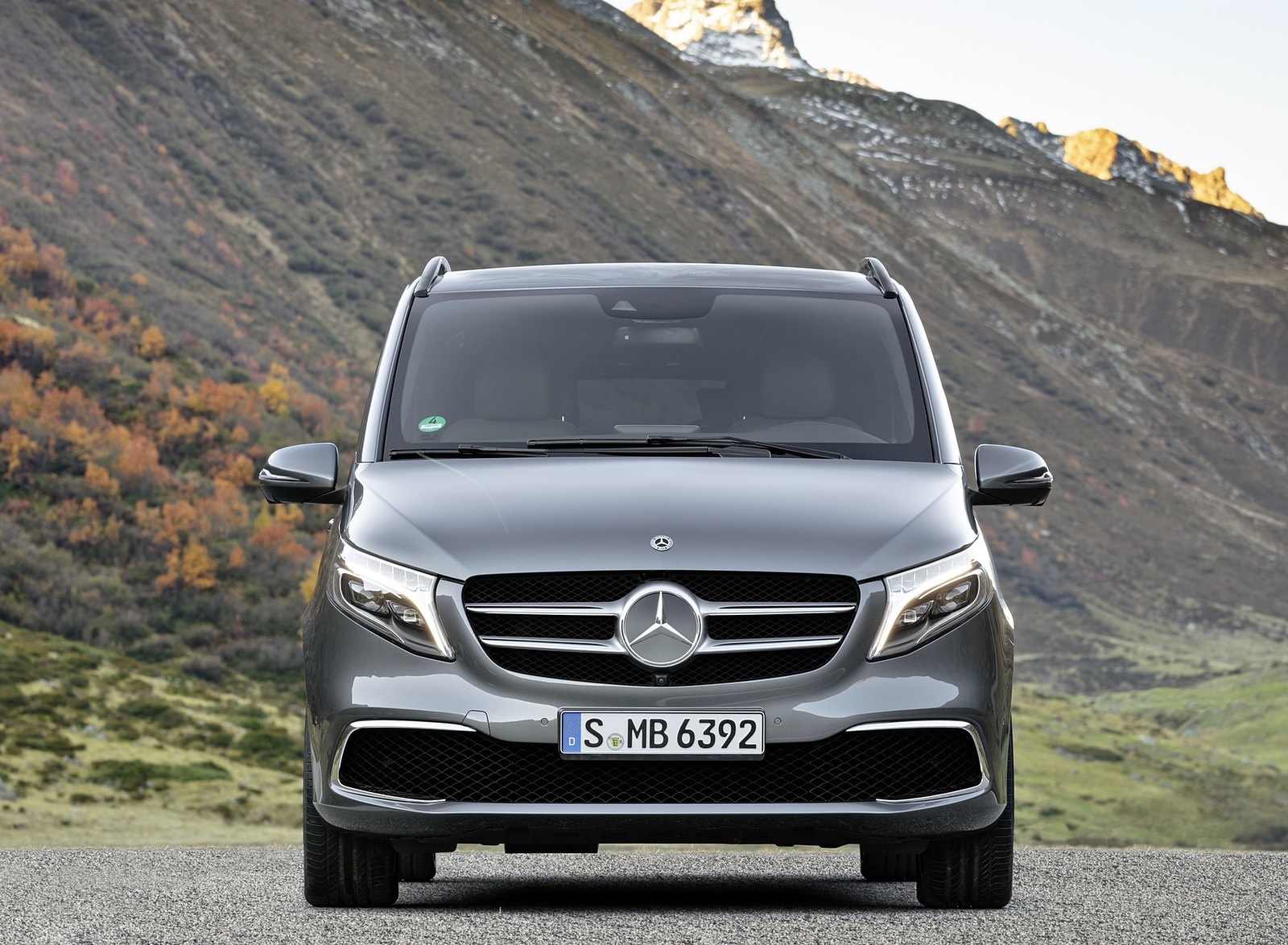2019 Mercedes-Benz V-Class EXCLUSIVE Line (Color: Selenit Grey Metallic) Front Wallpapers #26 of 75
