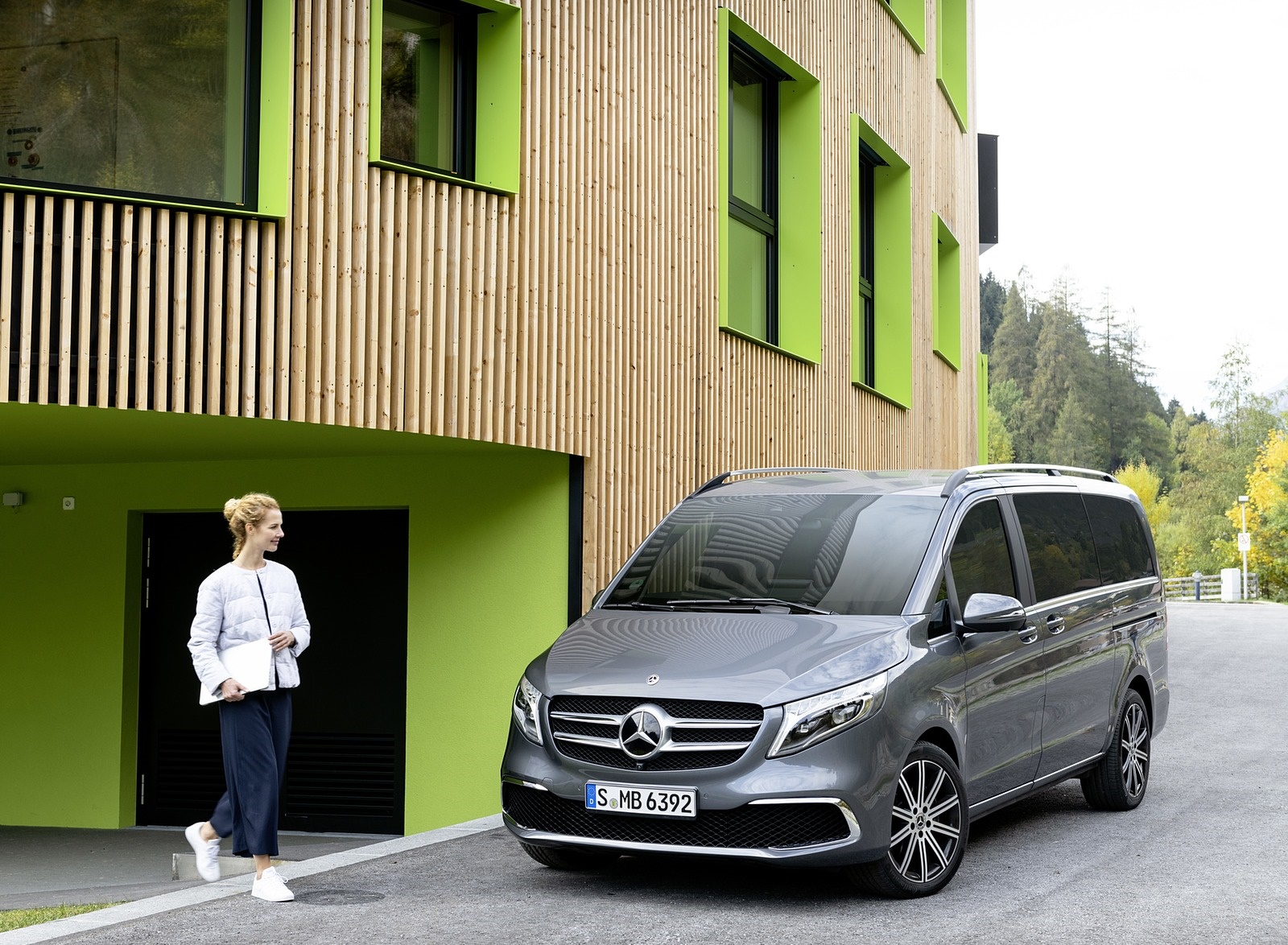 2019 Mercedes-Benz V-Class EXCLUSIVE Line (Color: Selenit Grey Metallic) Front Wallpapers #17 of 75