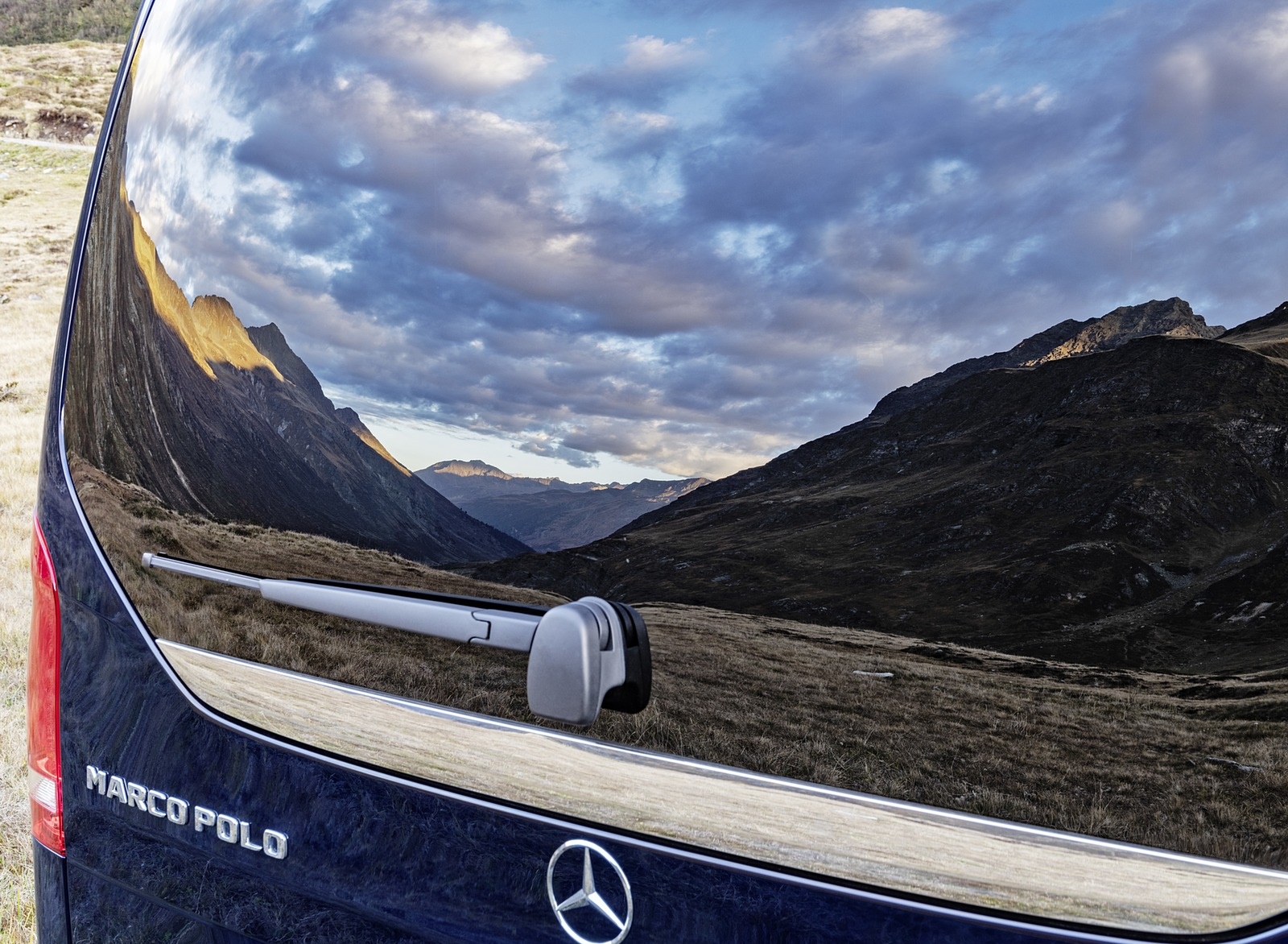2019 Mercedes-Benz V-Class Marco Polo (Color: Cavansit Blue Metallic) Detail Wallpapers #60 of 75