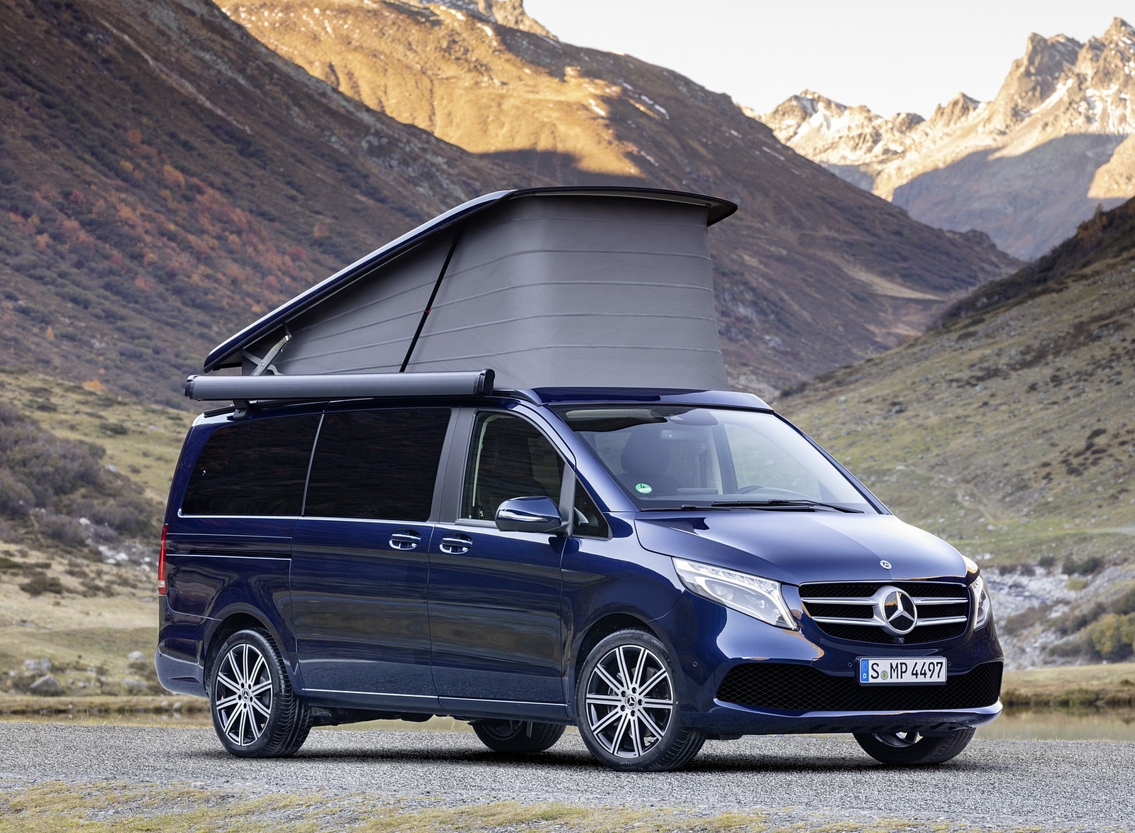 2019 Mercedes-Benz V-Class Marco Polo (Color: Cavansit Blue Metallic) Front Three-Quarter Wallpapers #56 of 75