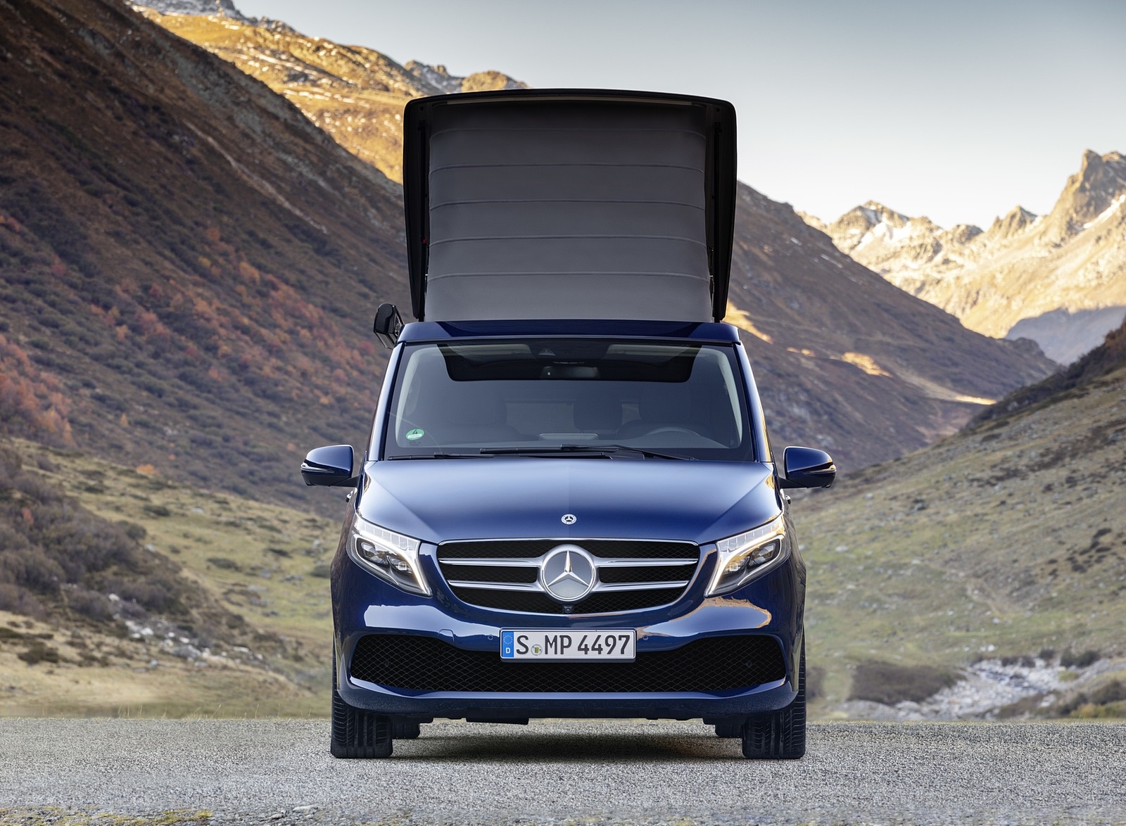 2019 Mercedes-Benz V-Class Marco Polo (Color: Cavansit Blue Metallic) Front Wallpapers #49 of 75