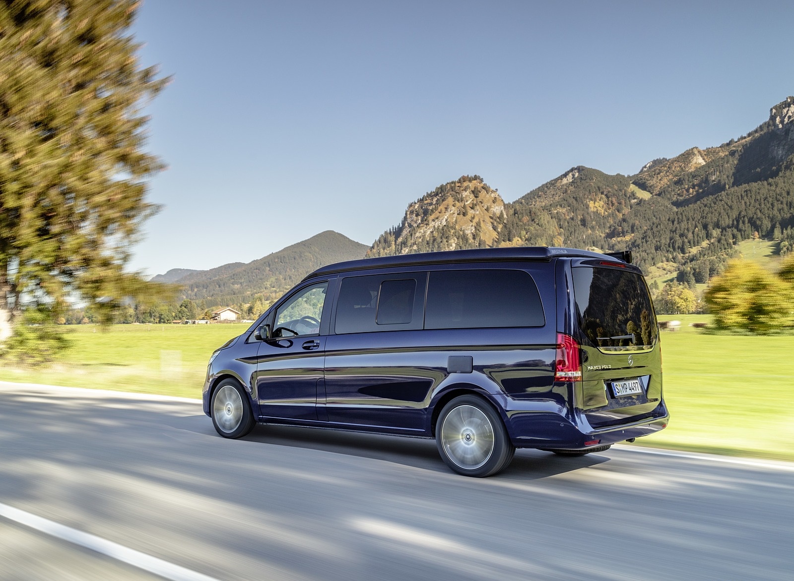 2019 Mercedes-Benz V-Class Marco Polo (Color: Cavansit Blue Metallic) Rear Three-Quarter Wallpapers #44 of 75