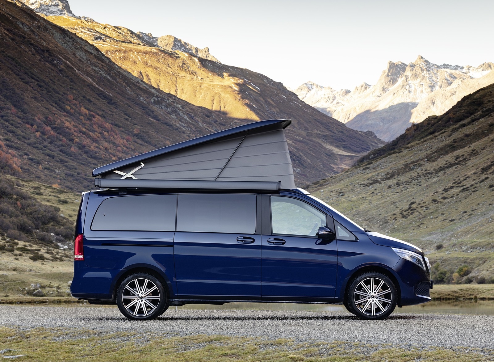 2019 Mercedes-Benz V-Class Marco Polo (Color: Cavansit Blue Metallic) Side Wallpapers #52 of 75