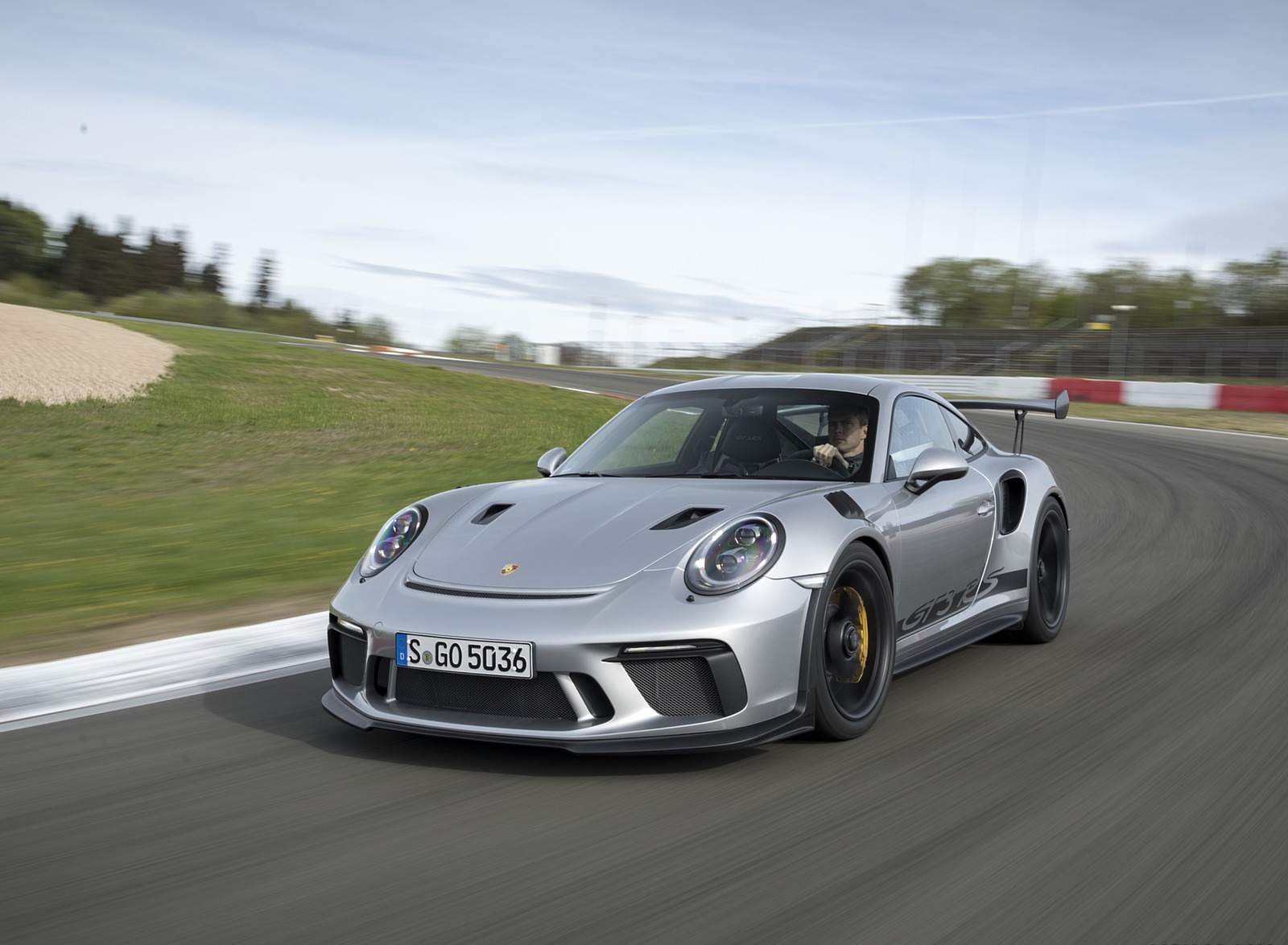 2019 Porsche 911 GT3 RS (Color: GT-Silver) Front Three-Quarter Wallpapers #71 of 209