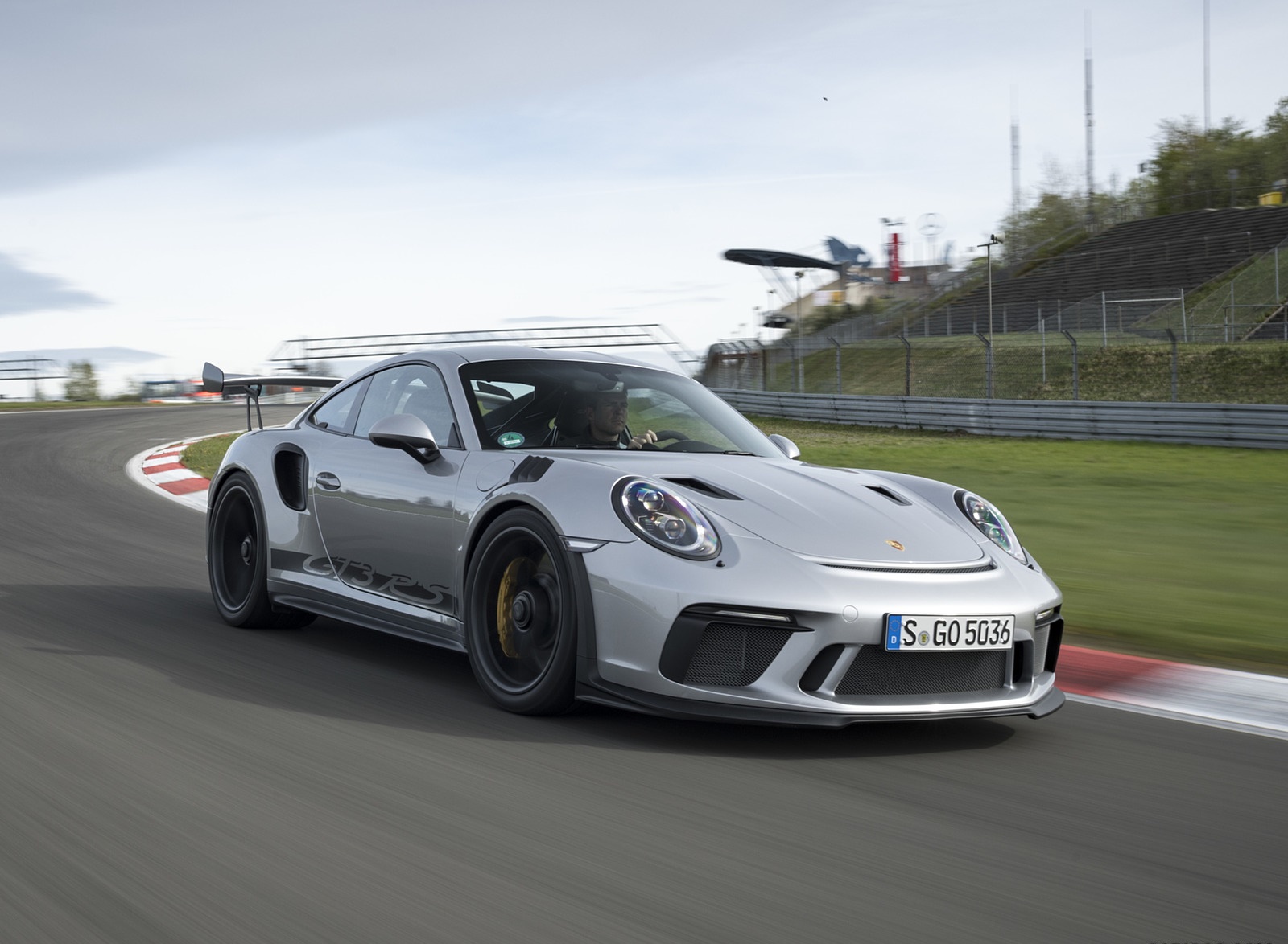 2019 Porsche 911 GT3 RS (Color: GT-Silver) Front Three-Quarter Wallpapers #72 of 209