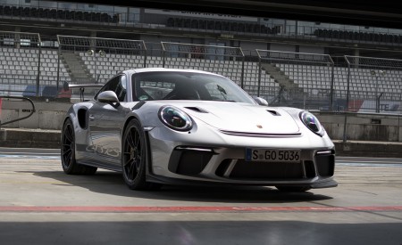 2019 Porsche 911 GT3 RS (Color: GT-Silver) Front Three-Quarter Wallpapers 450x275 (87)