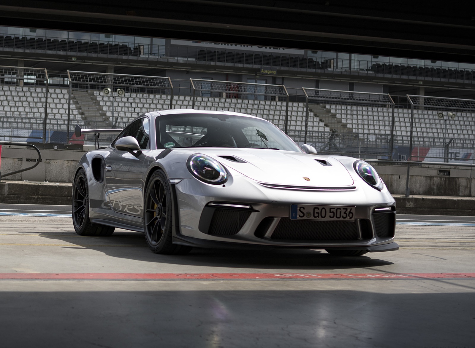 2019 Porsche 911 GT3 RS (Color: GT-Silver) Front Three-Quarter Wallpapers #87 of 209
