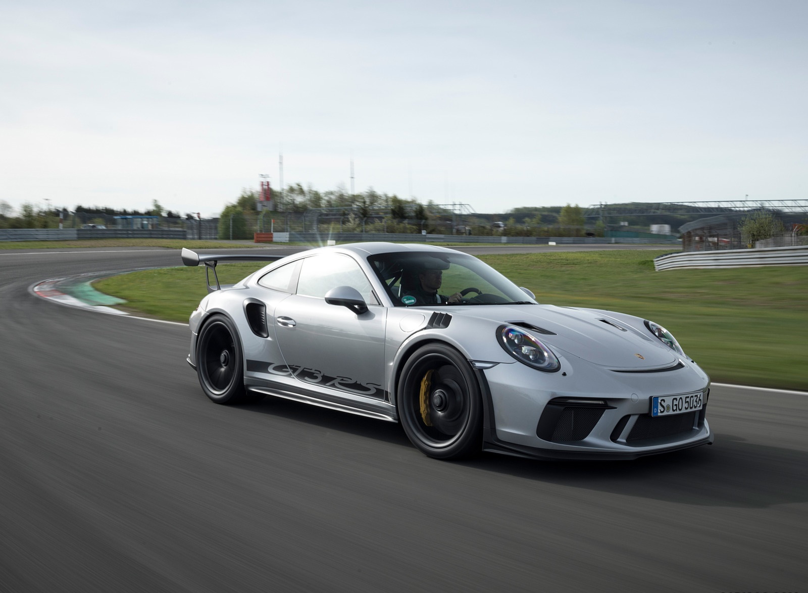 2019 Porsche 911 GT3 RS (Color: GT-Silver) Front Three-Quarter Wallpapers #73 of 209