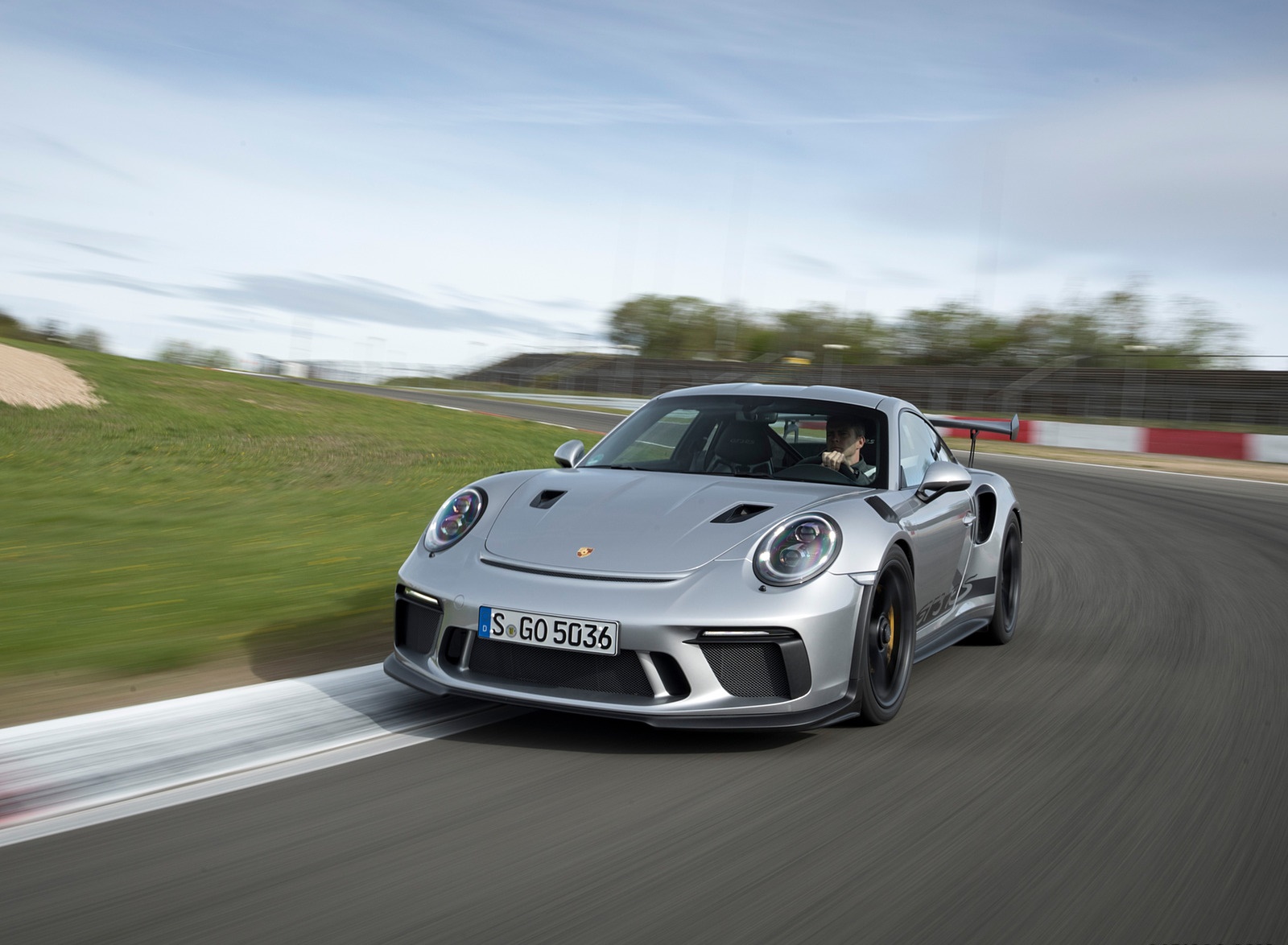 2019 Porsche 911 GT3 RS (Color: GT-Silver) Front Wallpapers #77 of 209