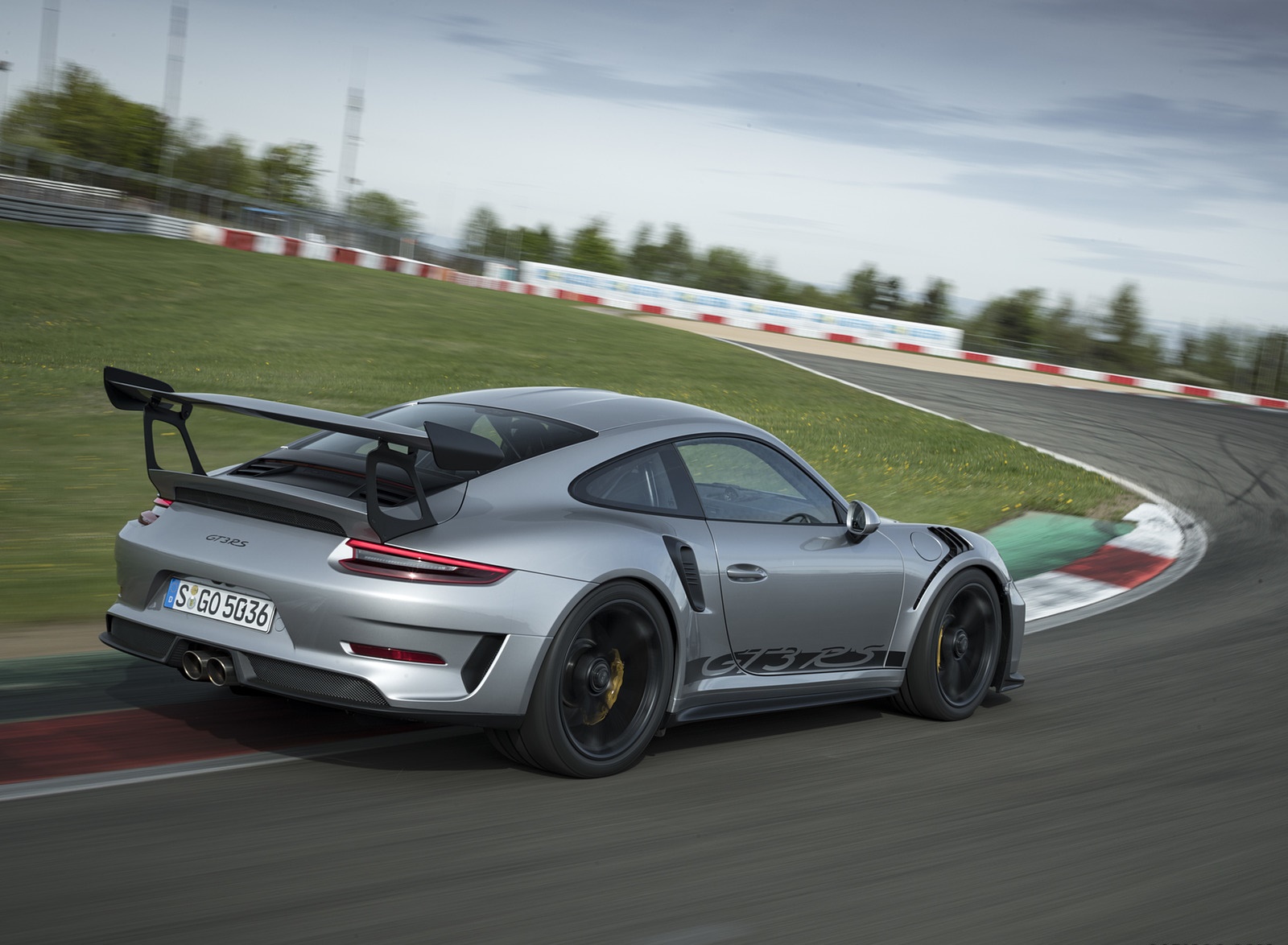 2019 Porsche 911 GT3 RS (Color: GT-Silver) Rear Three-Quarter Wallpapers #78 of 209