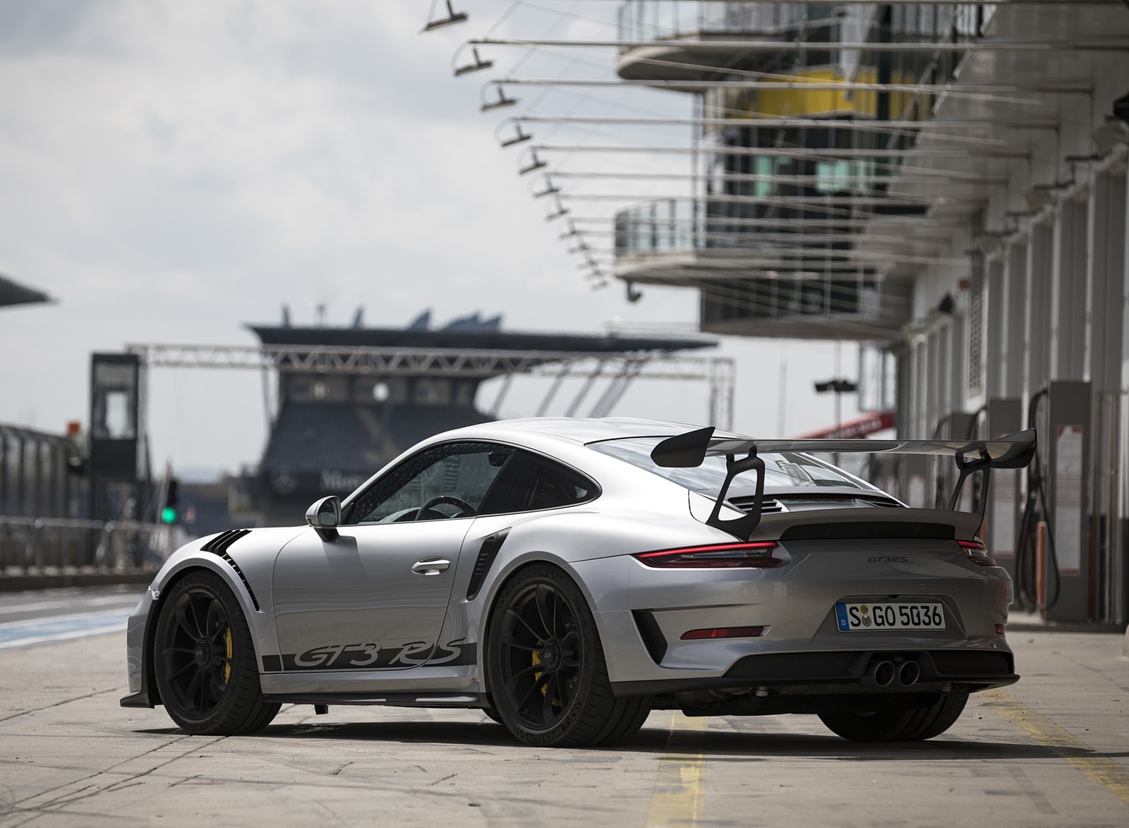 2019 Porsche 911 GT3 RS (Color: GT-Silver) Rear Three-Quarter Wallpapers #84 of 209