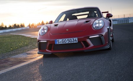 2019 Porsche 911 GT3 RS (Color: Guards Red) Front Three-Quarter Wallpapers 450x275 (104)