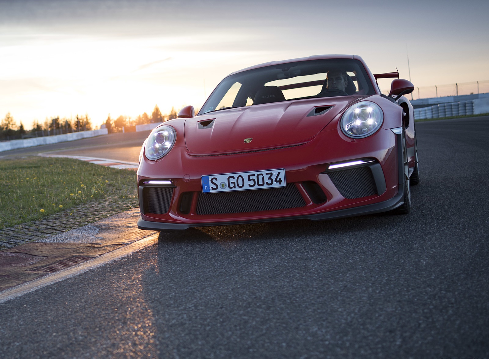 2019 Porsche 911 GT3 RS (Color: Guards Red) Front Three-Quarter Wallpapers #104 of 209