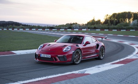 2019 Porsche 911 GT3 RS (Color: Guards Red) Front Three-Quarter Wallpapers 450x275 (105)