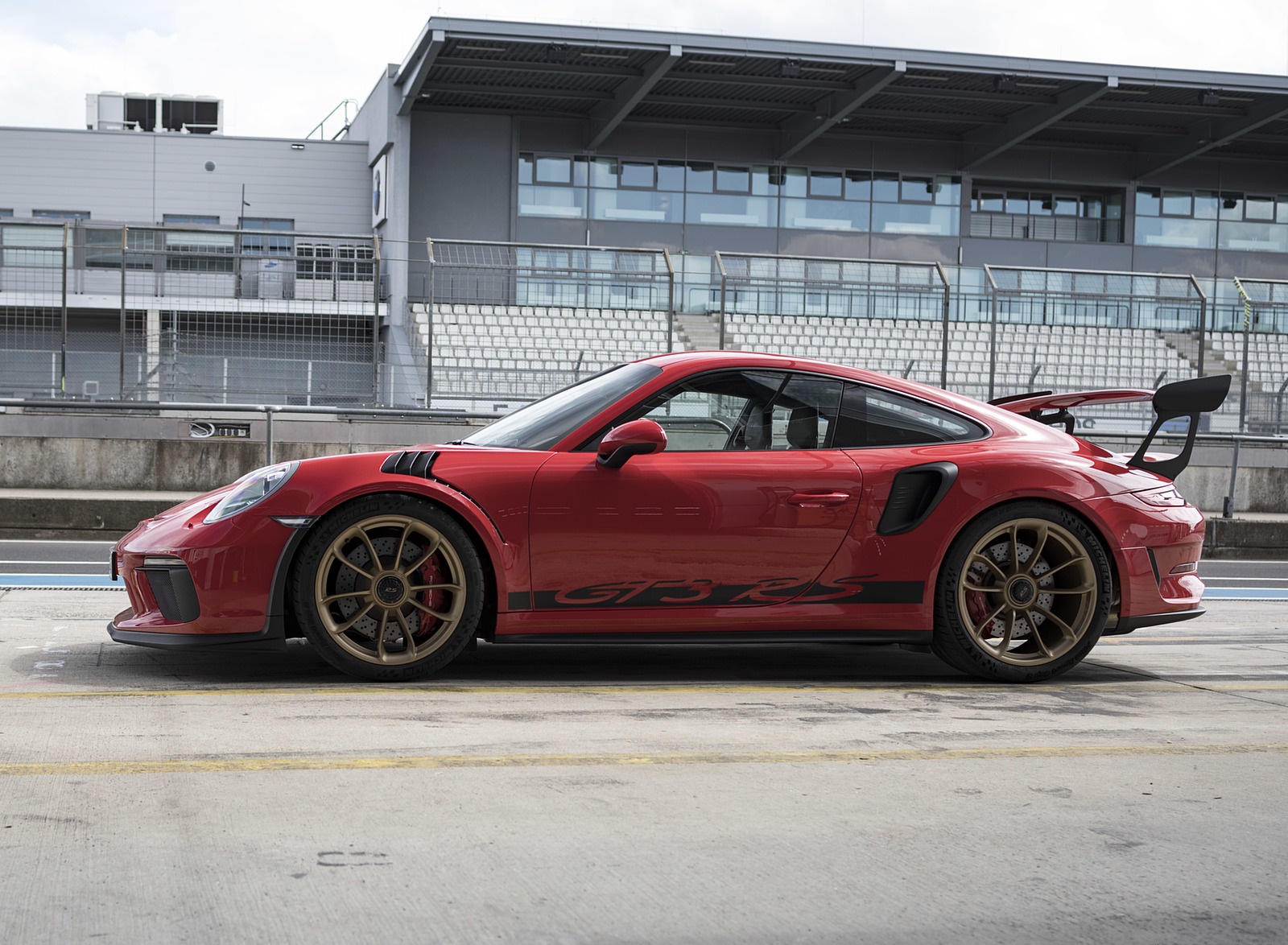 2019 Porsche 911 GT3 RS (Color: Guards Red) Side Wallpapers #122 of 209