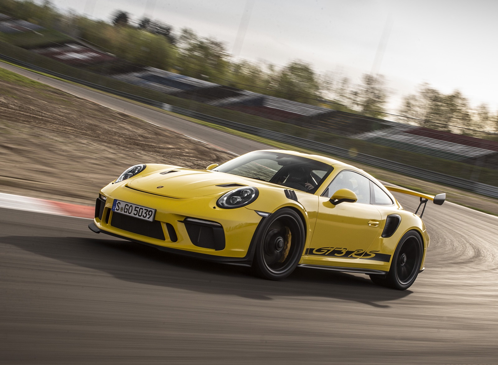 Порше gt3 желтый