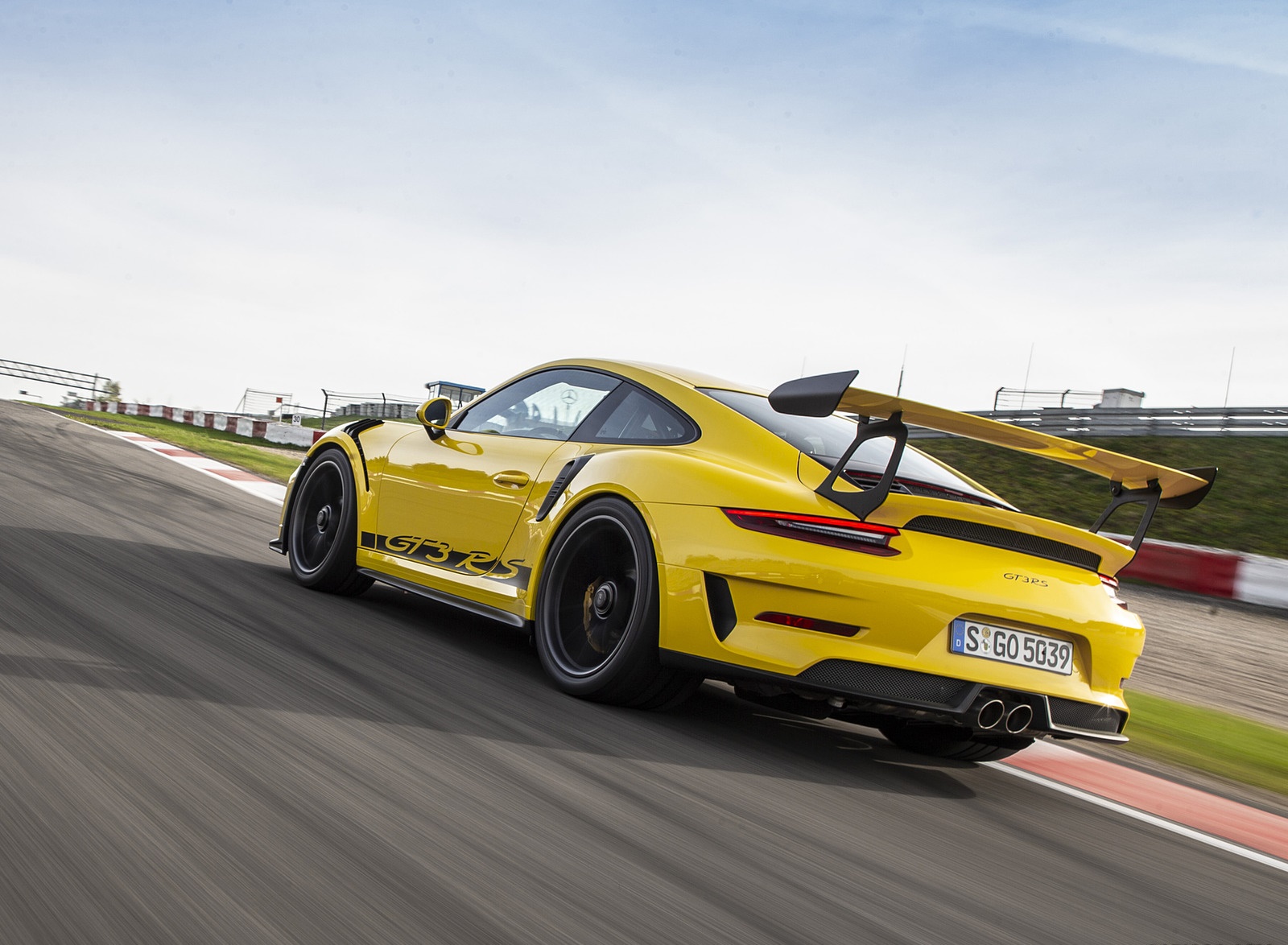 2019 Porsche 911 GT3 RS (Color: Racing Yellow) Rear Three-Quarter Wallpapers #44 of 209