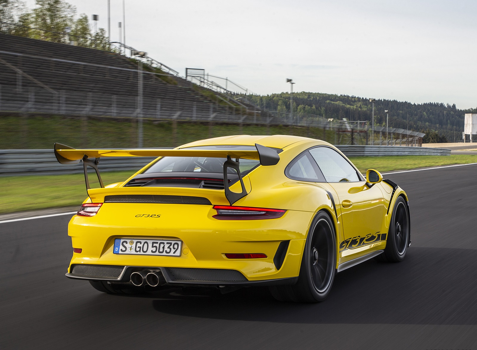 2019 Porsche 911 GT3 RS (Color: Racing Yellow) Rear Three-Quarter Wallpapers #40 of 209